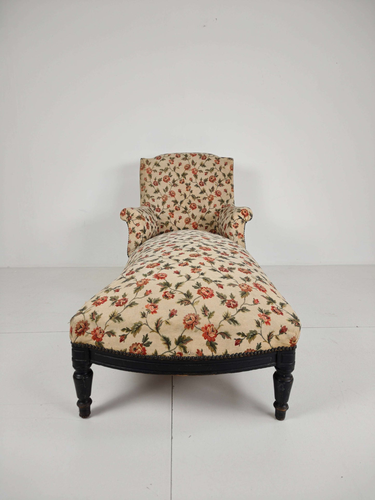 19th-Century French Chaise Longue / Daybed – Original Floral Upholstery 19th-Century French Chaise Longue / Daybed – Original Floral Upholstery