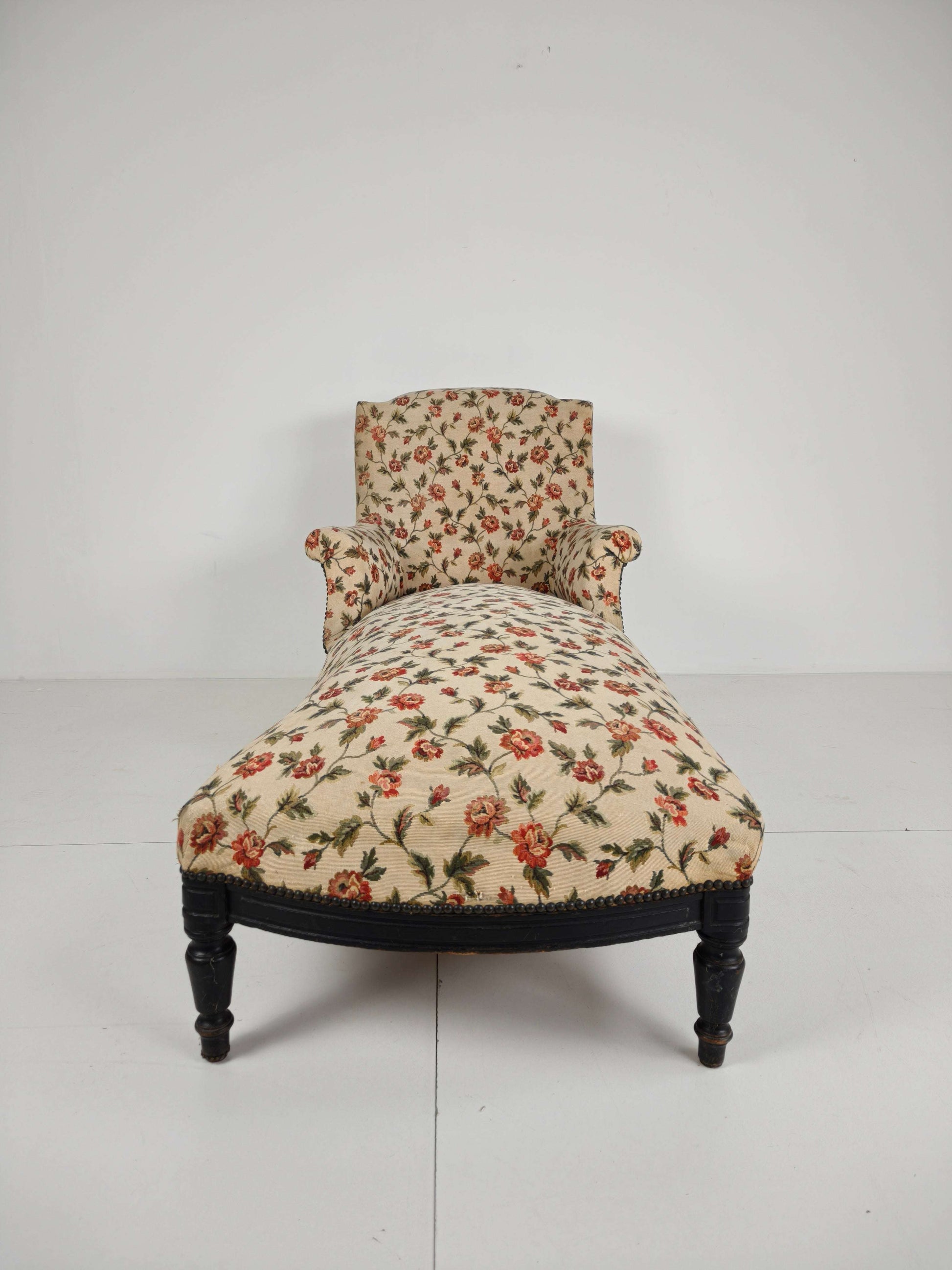 19th-Century French Chaise Longue / Daybed – Original Floral Upholstery 19th-Century French Chaise Longue / Daybed – Original Floral Upholstery