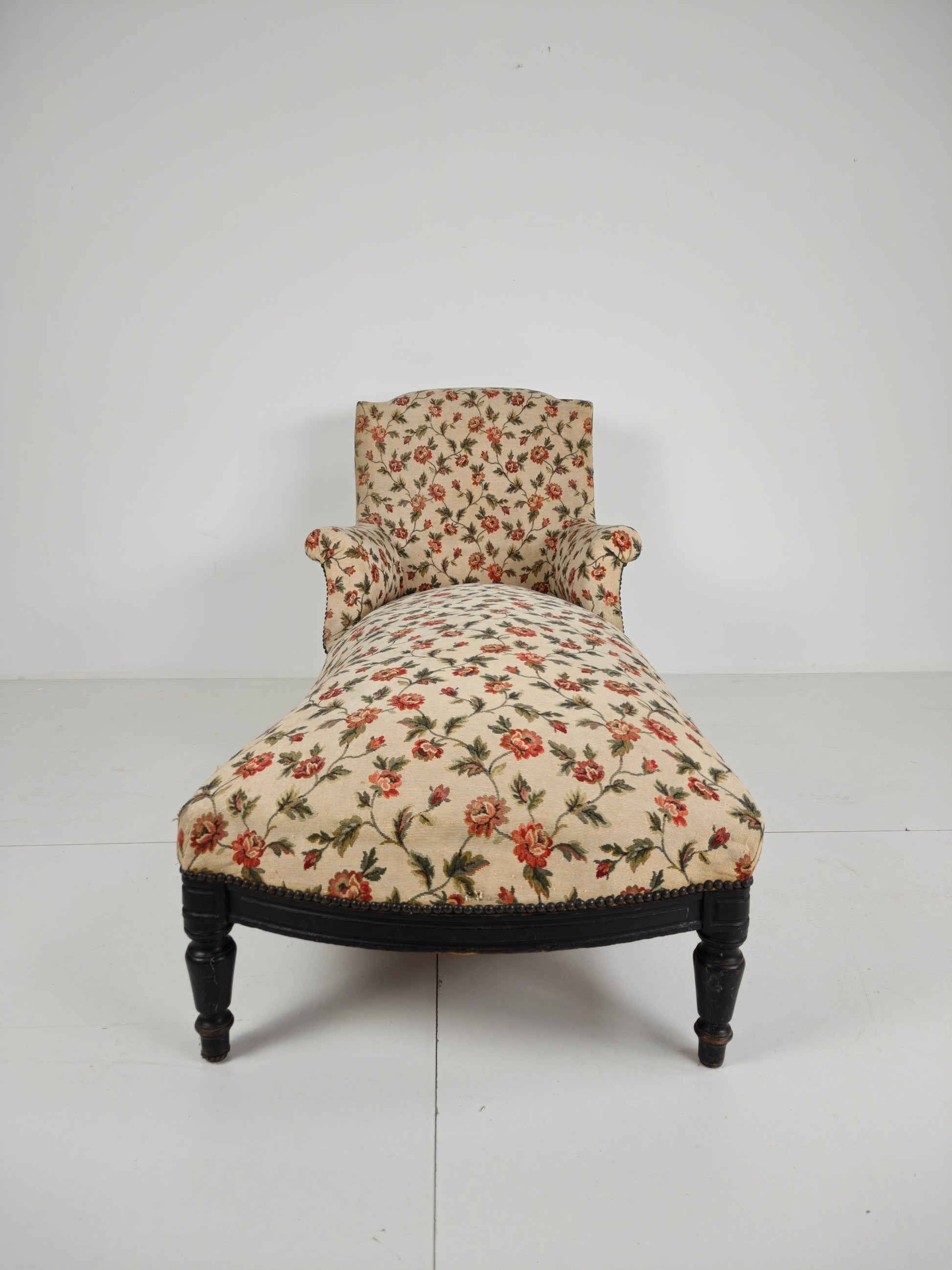 19th-Century French Chaise Longue / Daybed – Original Floral Upholstery 19th-Century French Chaise Longue / Daybed – Original Floral Upholstery
