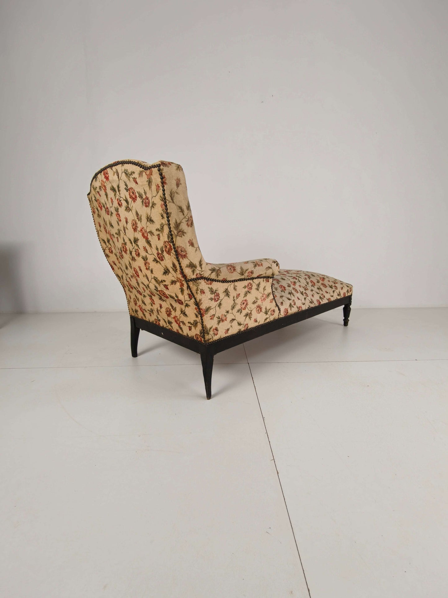 19th-Century French Chaise Longue / Daybed – Original Floral Upholstery 19th-Century French Chaise Longue / Daybed – Original Floral Upholstery