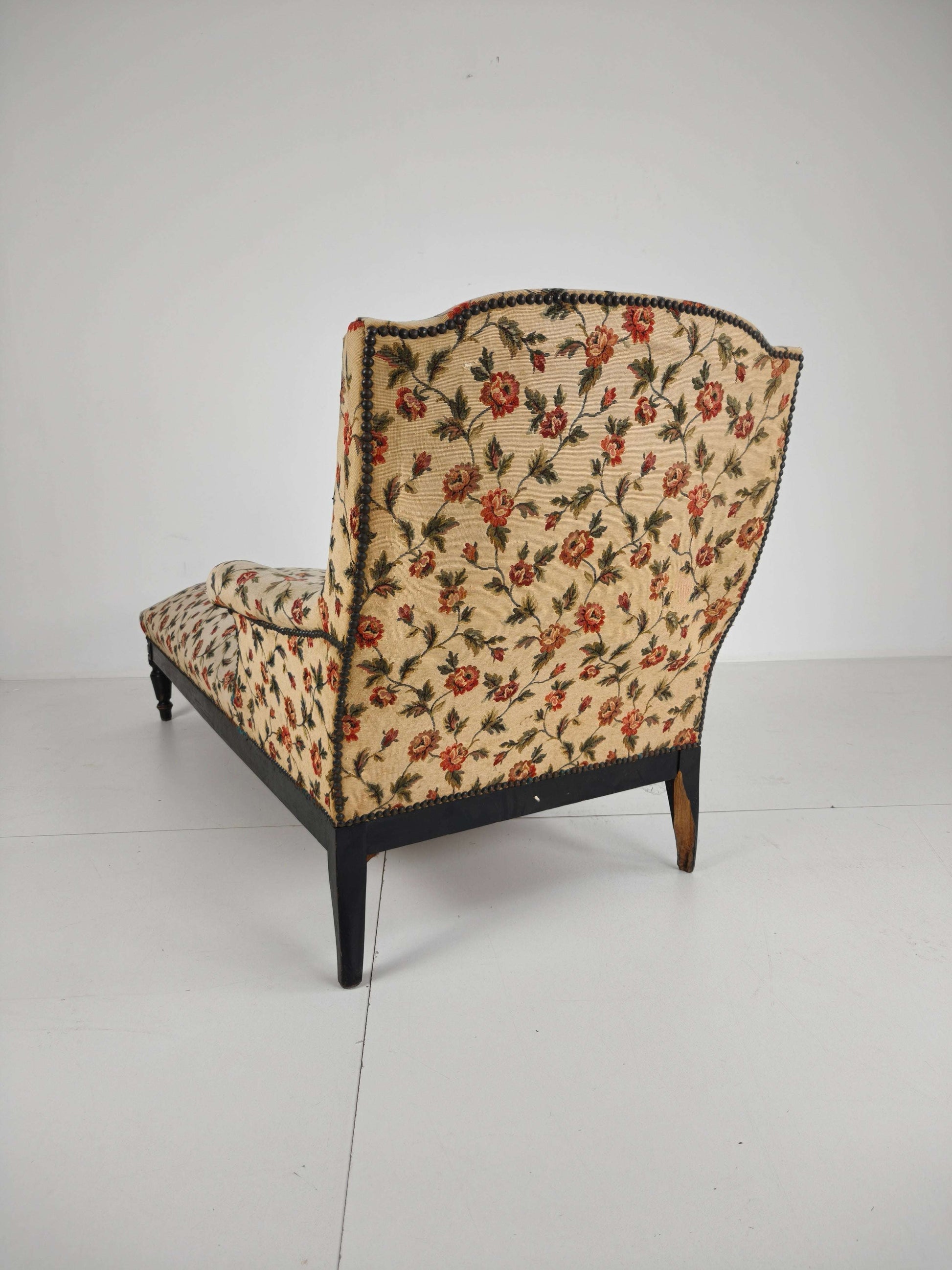19th-Century French Chaise Longue / Daybed – Original Floral Upholstery 19th-Century French Chaise Longue / Daybed – Original Floral Upholstery