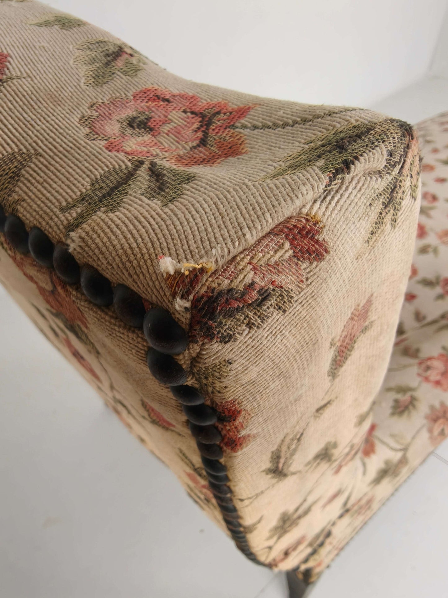 19th-Century French Chaise Longue / Daybed – Original Floral Upholstery 19th-Century French Chaise Longue / Daybed – Original Floral Upholstery