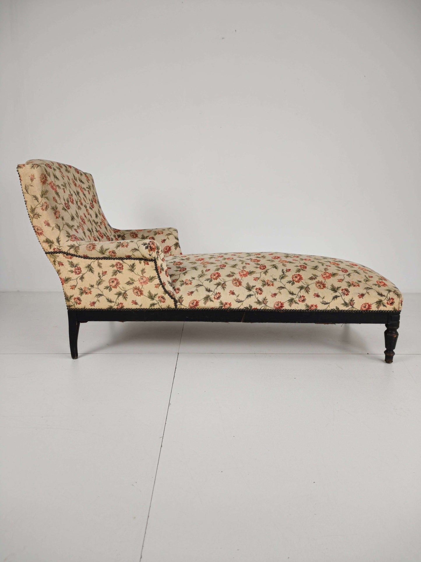 19th-Century French Chaise Longue / Daybed – Original Floral Upholstery 19th-Century French Chaise Longue / Daybed – Original Floral Upholstery