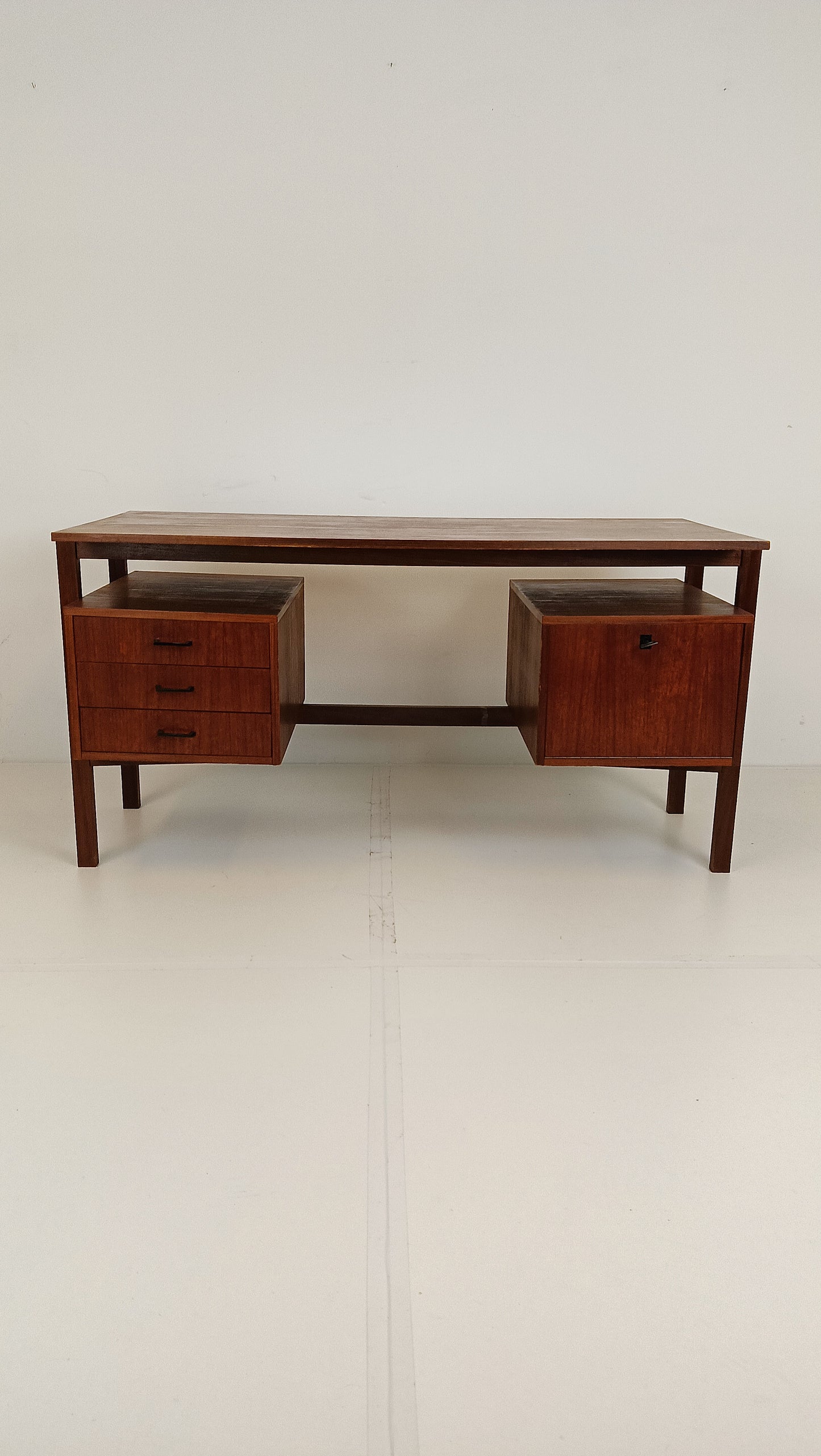 Exclusive Vintage Desk