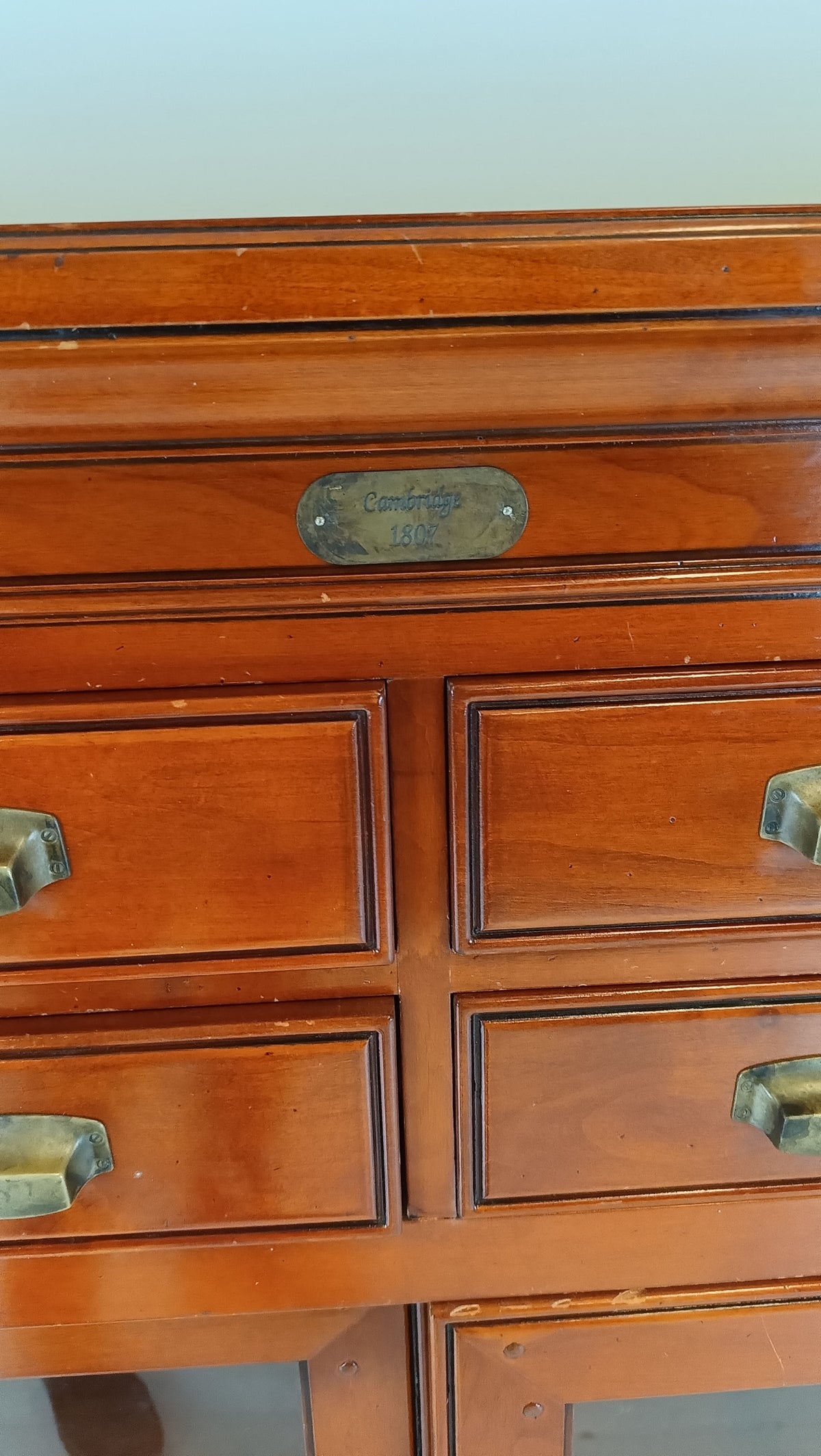 English Drink Cabinet/ Cambridge Dresser (Replica) English Drink Cabinet/ Cambridge Dresser (Replica)