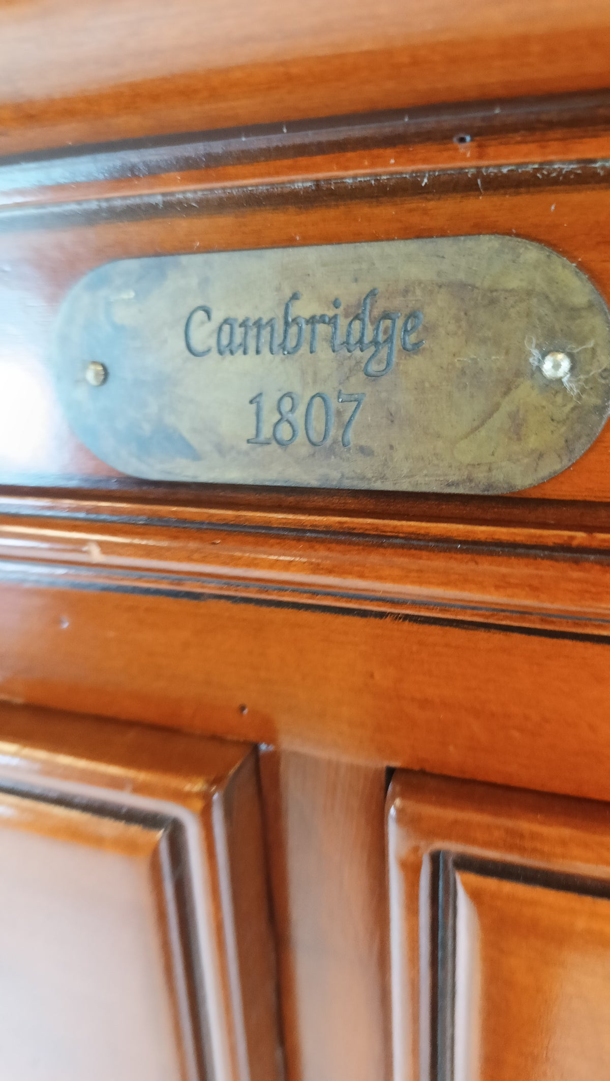 English Drink Cabinet/ Cambridge Dresser (Replica) English Drink Cabinet/ Cambridge Dresser (Replica)