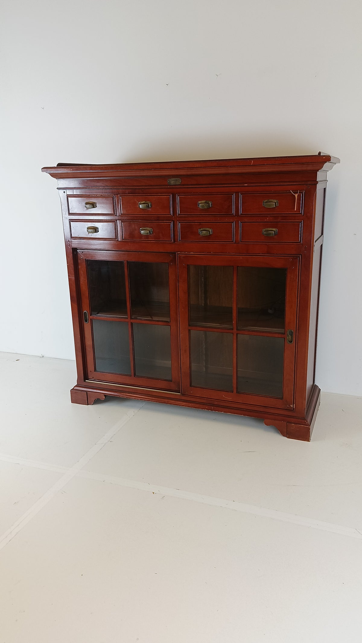 English Drink Cabinet/ Cambridge Dresser (Replica) English Drink Cabinet/ Cambridge Dresser (Replica)