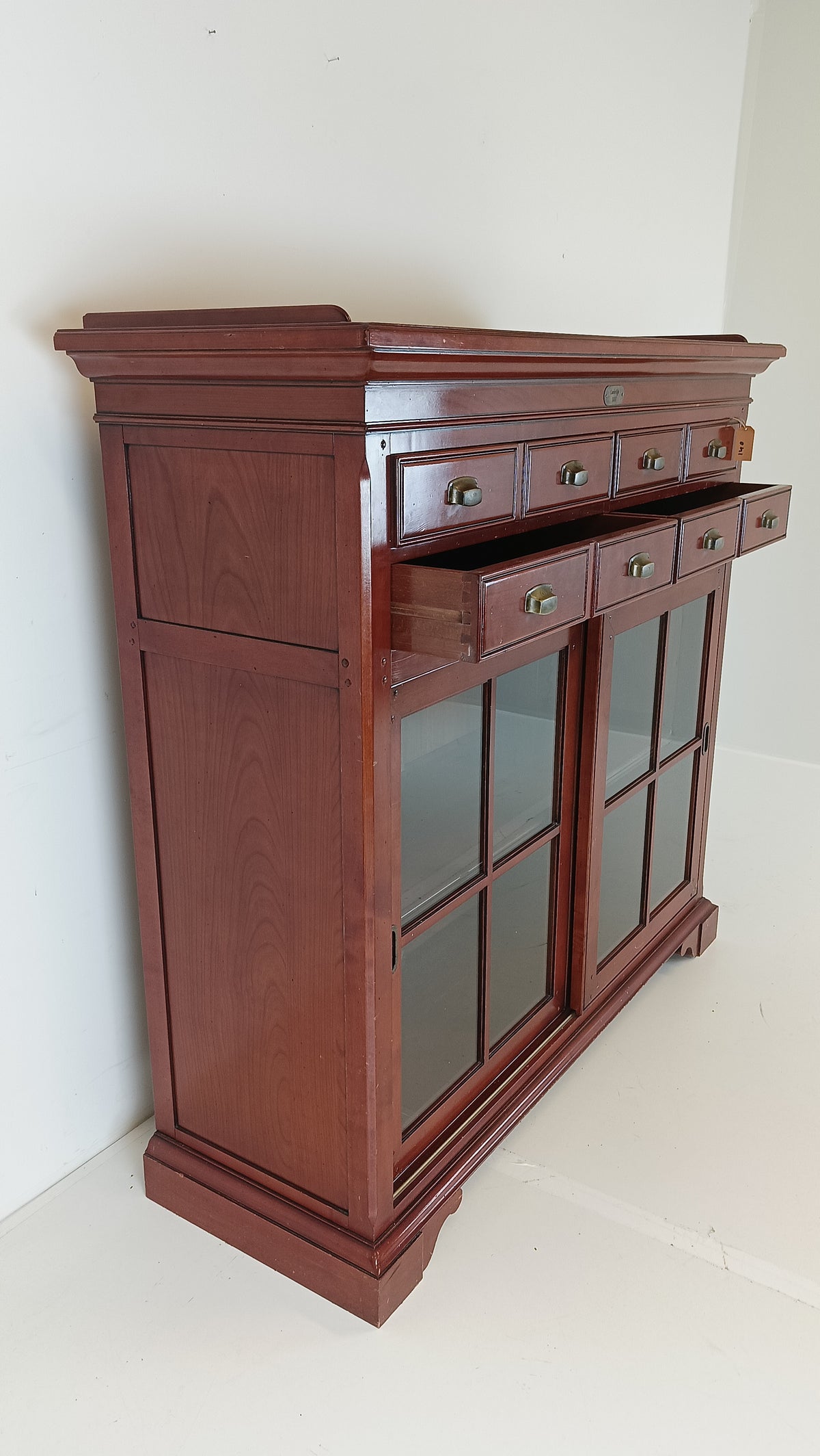 English Drink Cabinet/ Cambridge Dresser (Replica) English Drink Cabinet/ Cambridge Dresser (Replica)