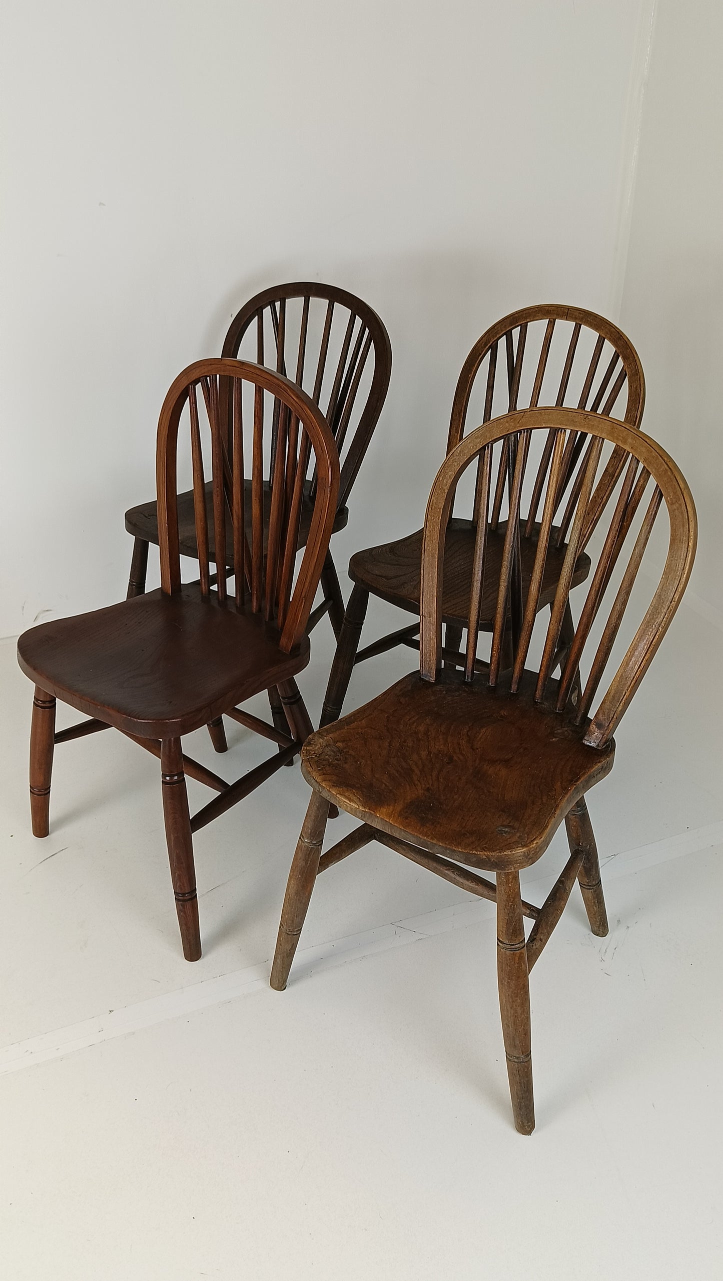 Beautiful Classic Windsor Chair set