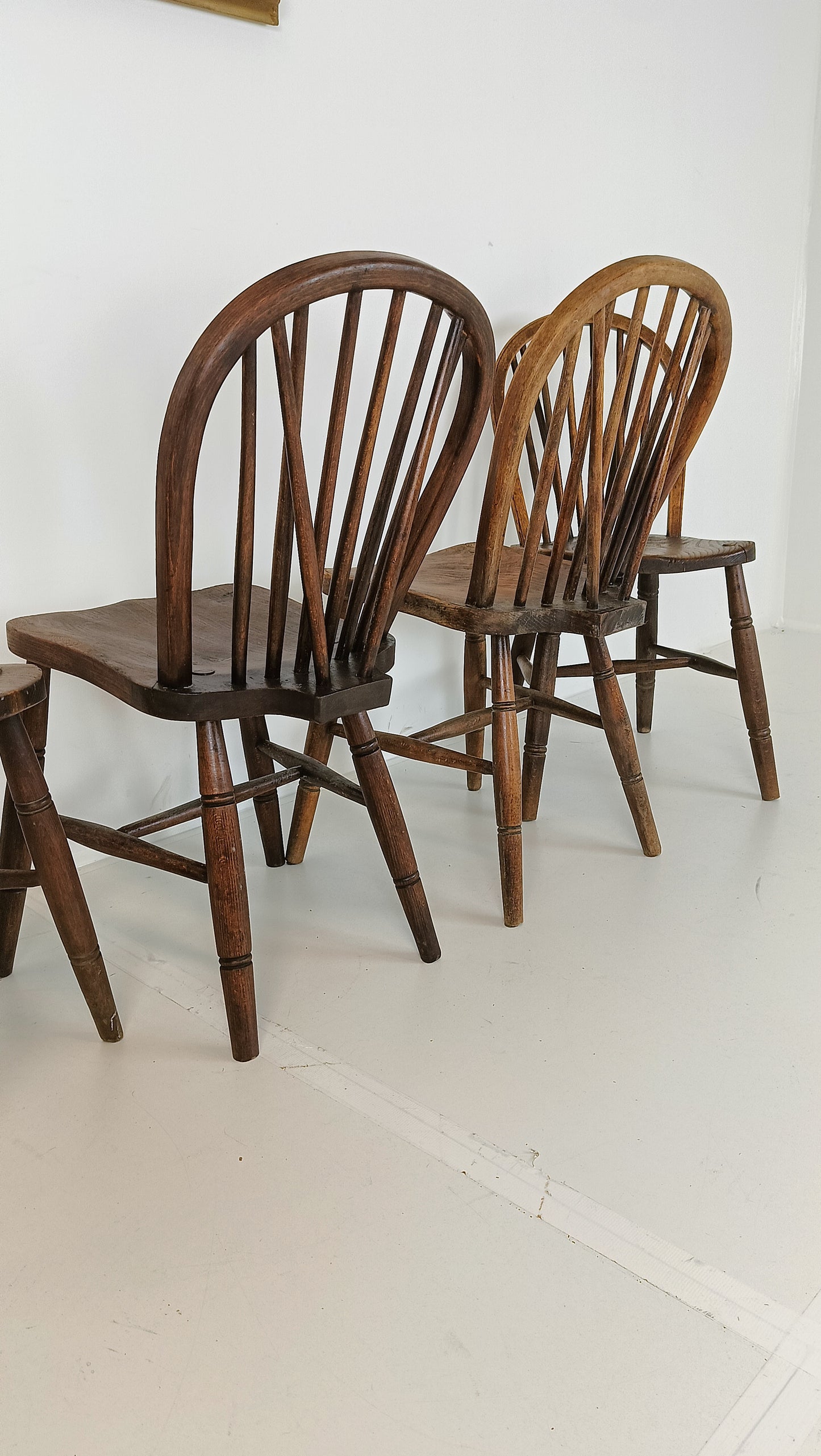 Beautiful Classic Windsor Chair set