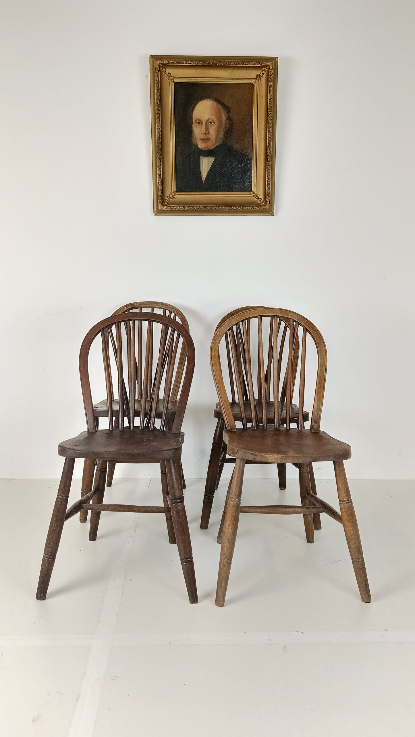 Beautiful Classic Windsor Chair set