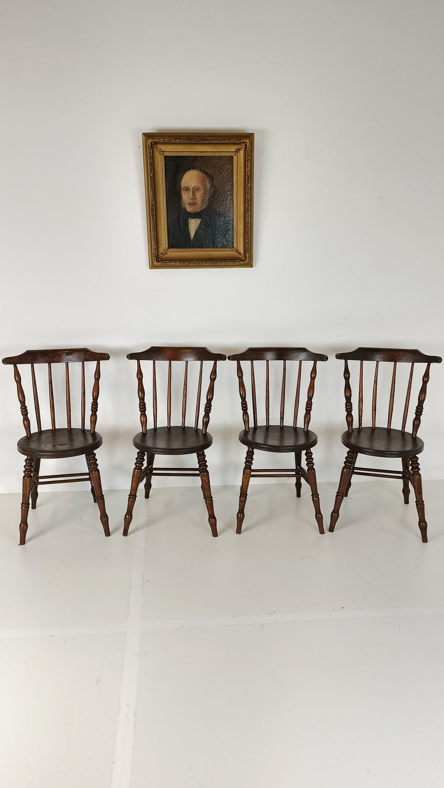 Beautiful Classic Snawdon Chair Set