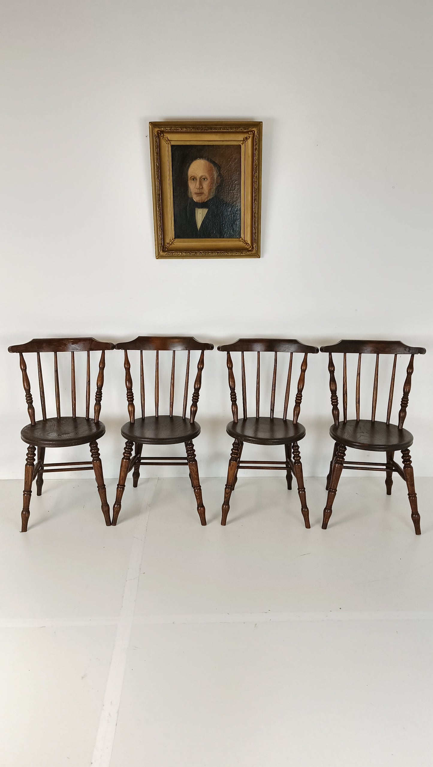 Beautiful Classic Snawdon Chair Set