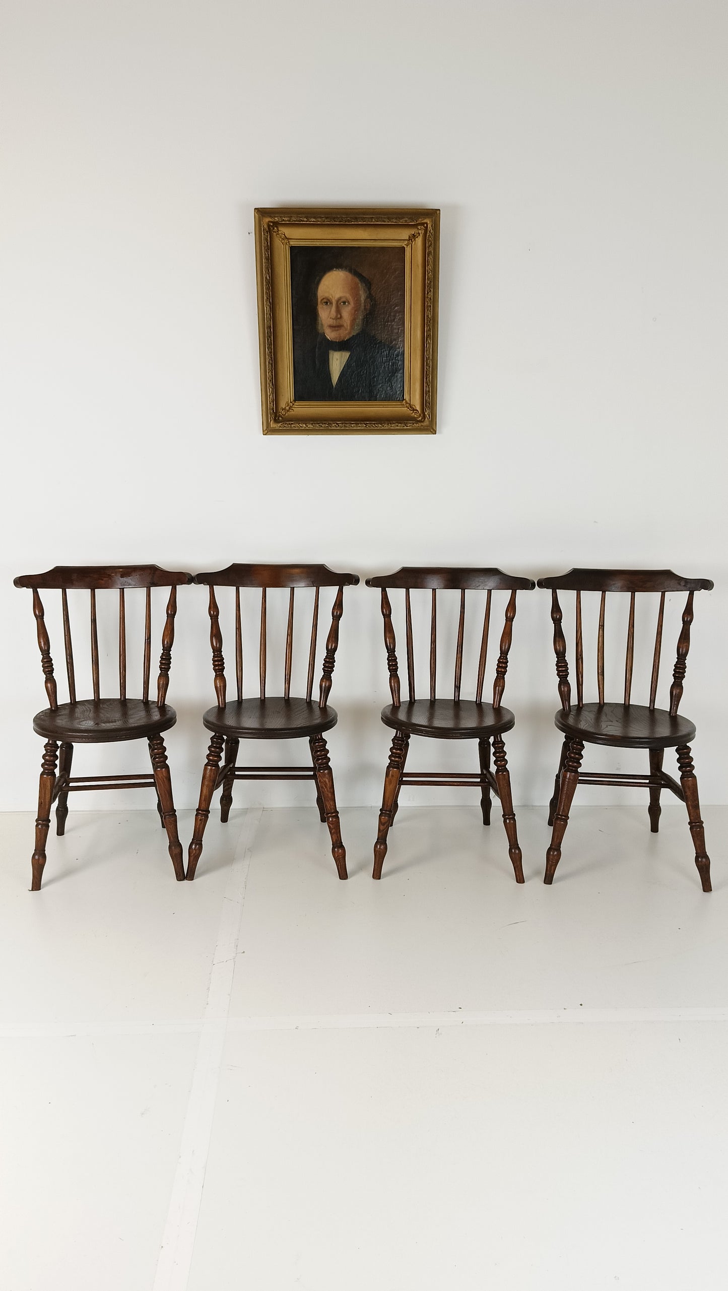 Beautiful Classic Snawdon Chair Set