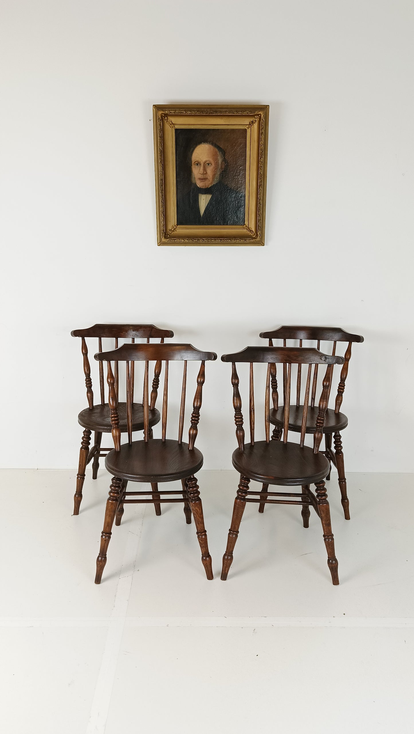 Beautiful Classic Snawdon Chair Set