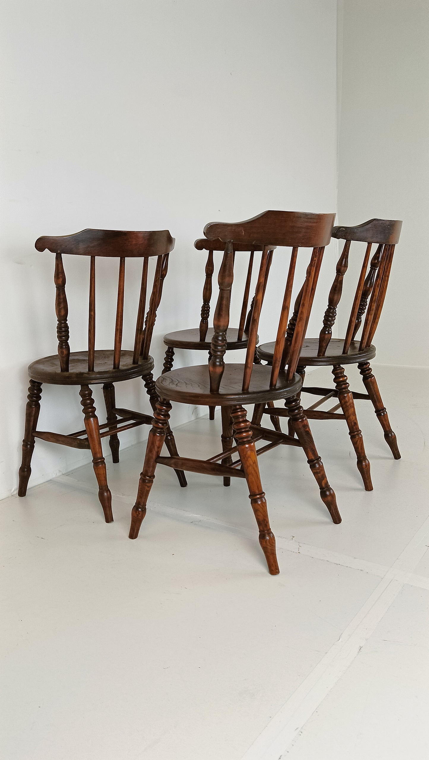 Beautiful Classic Snawdon Chair Set