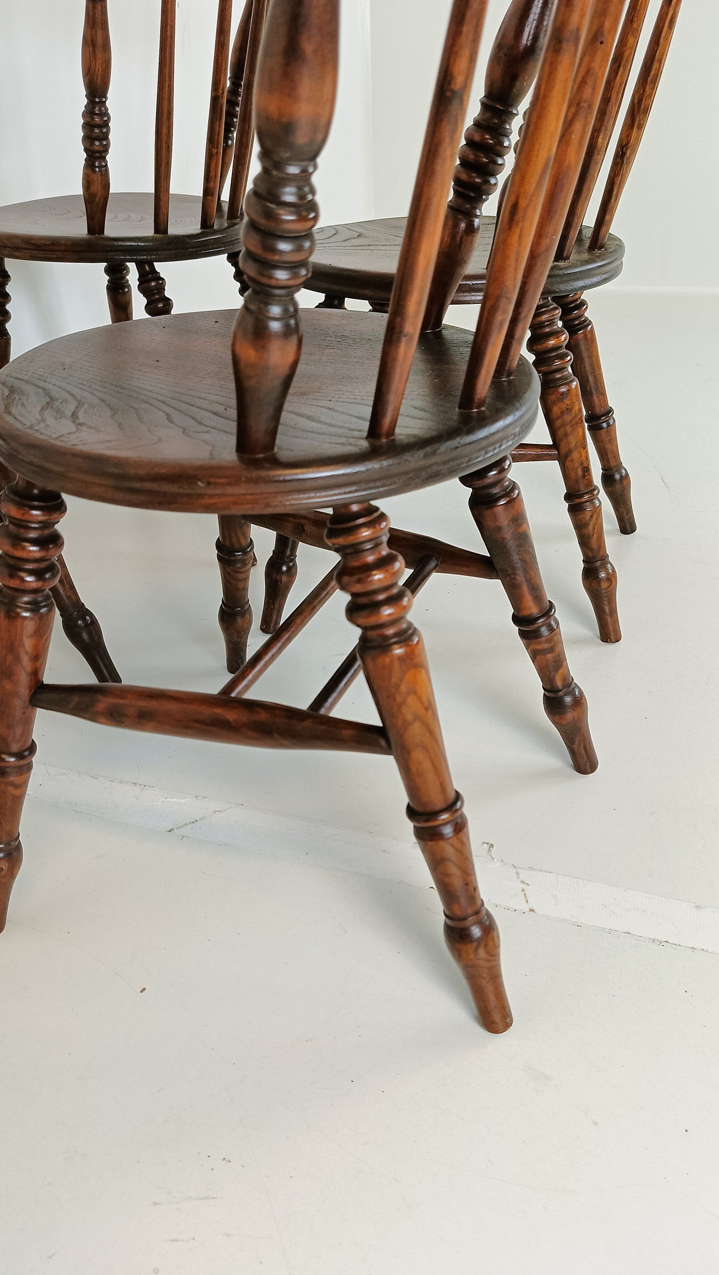 Beautiful Classic Snawdon Chair Set