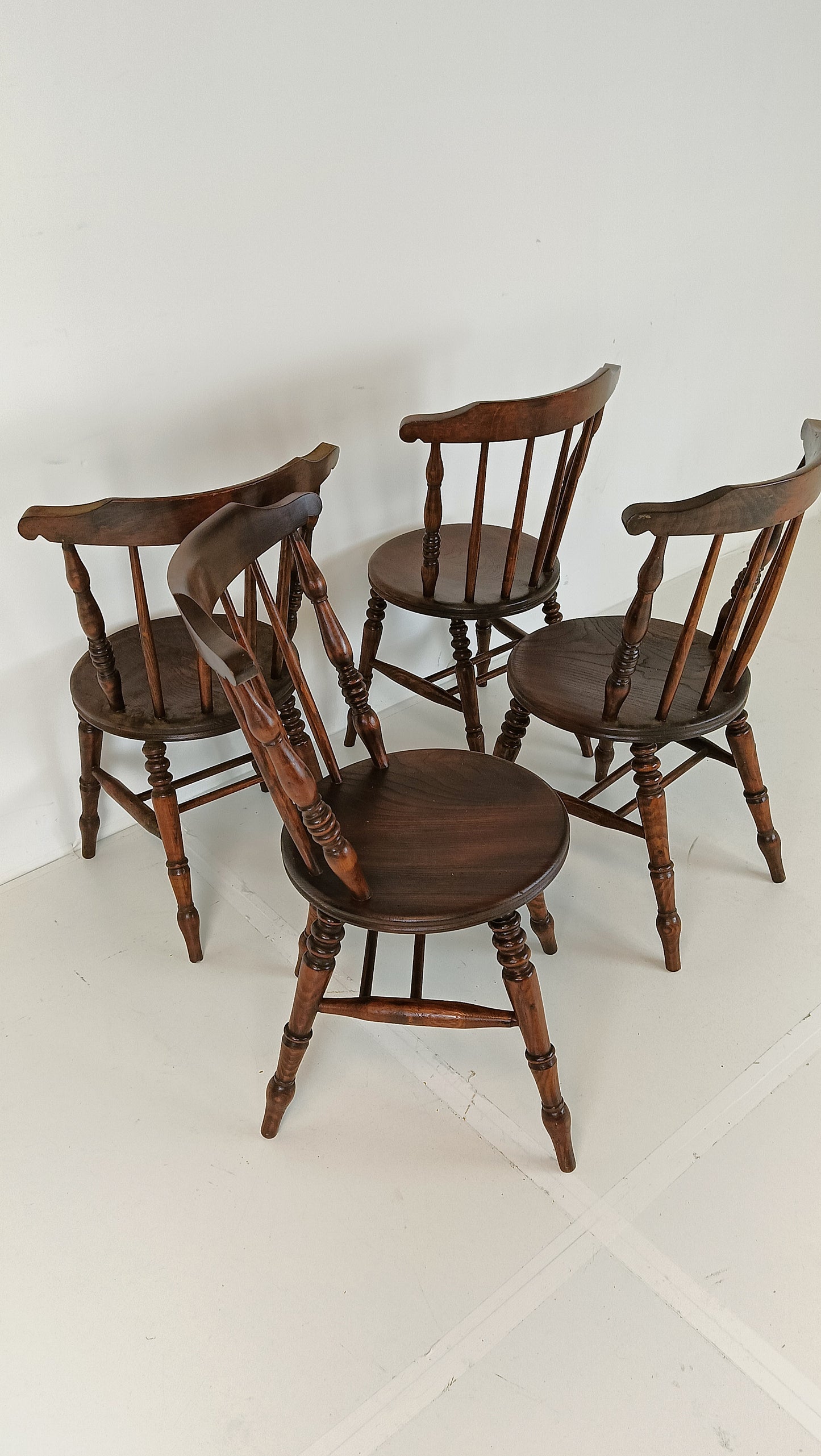 Beautiful Classic Snawdon Chair Set