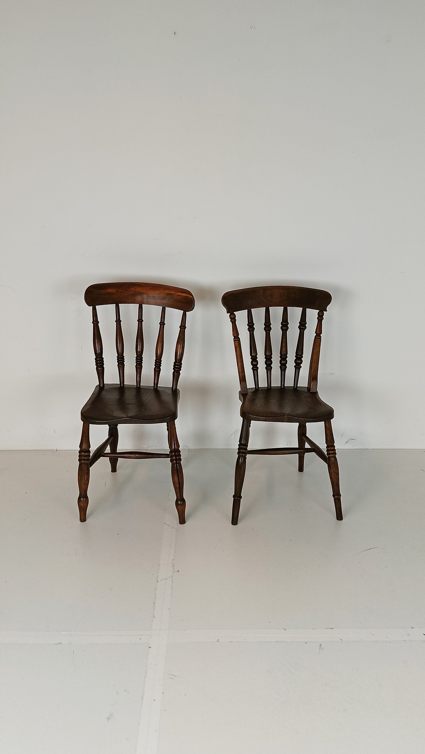 Beautiful Classic Snawdon Chair Set