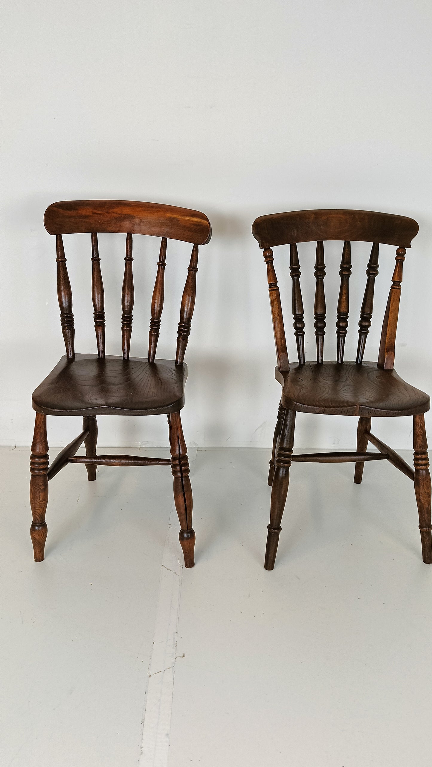 Beautiful Classic Snawdon Chair Set