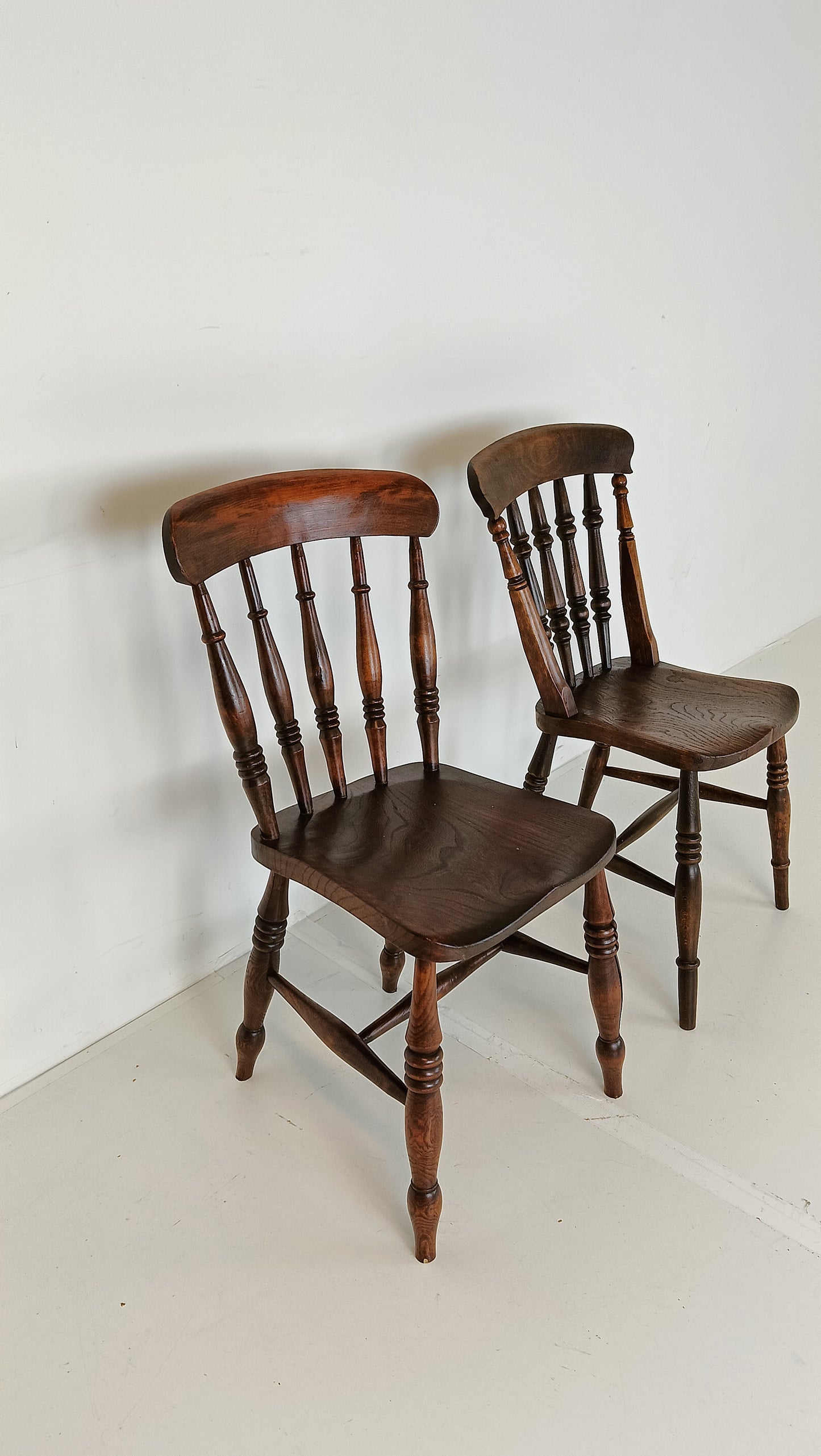 Beautiful Classic Snawdon Chair Set