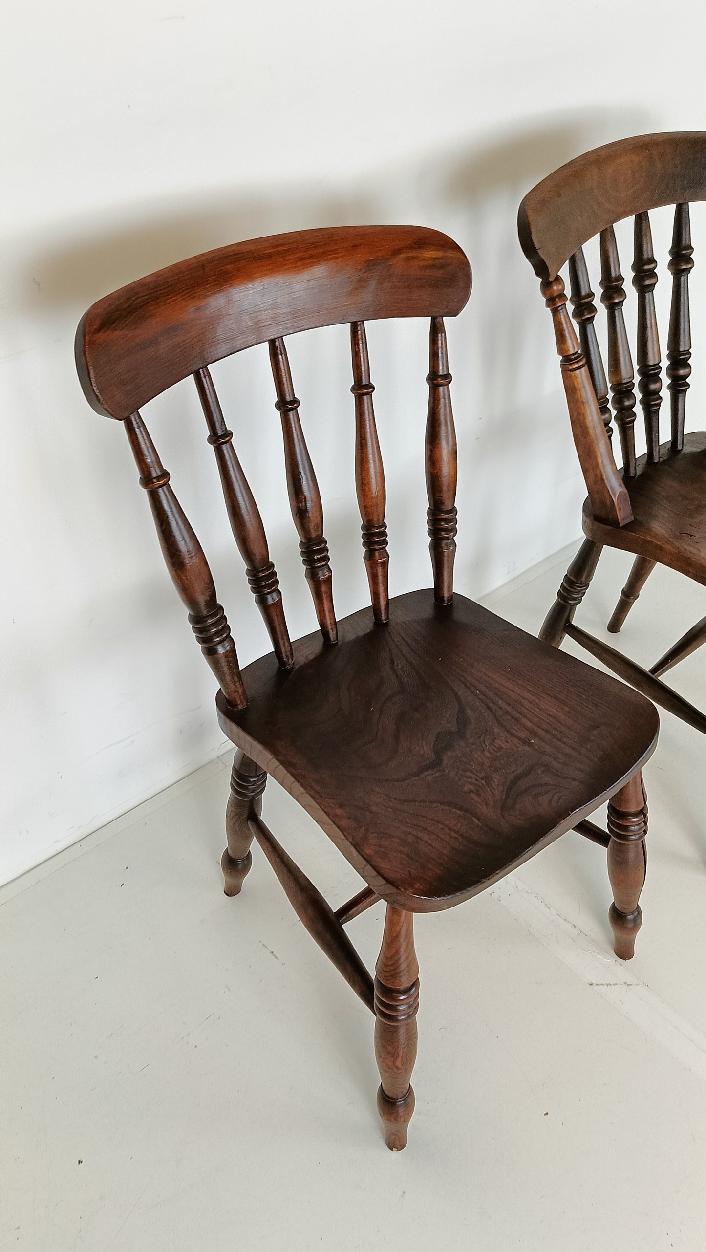 Beautiful Classic Snawdon Chair Set