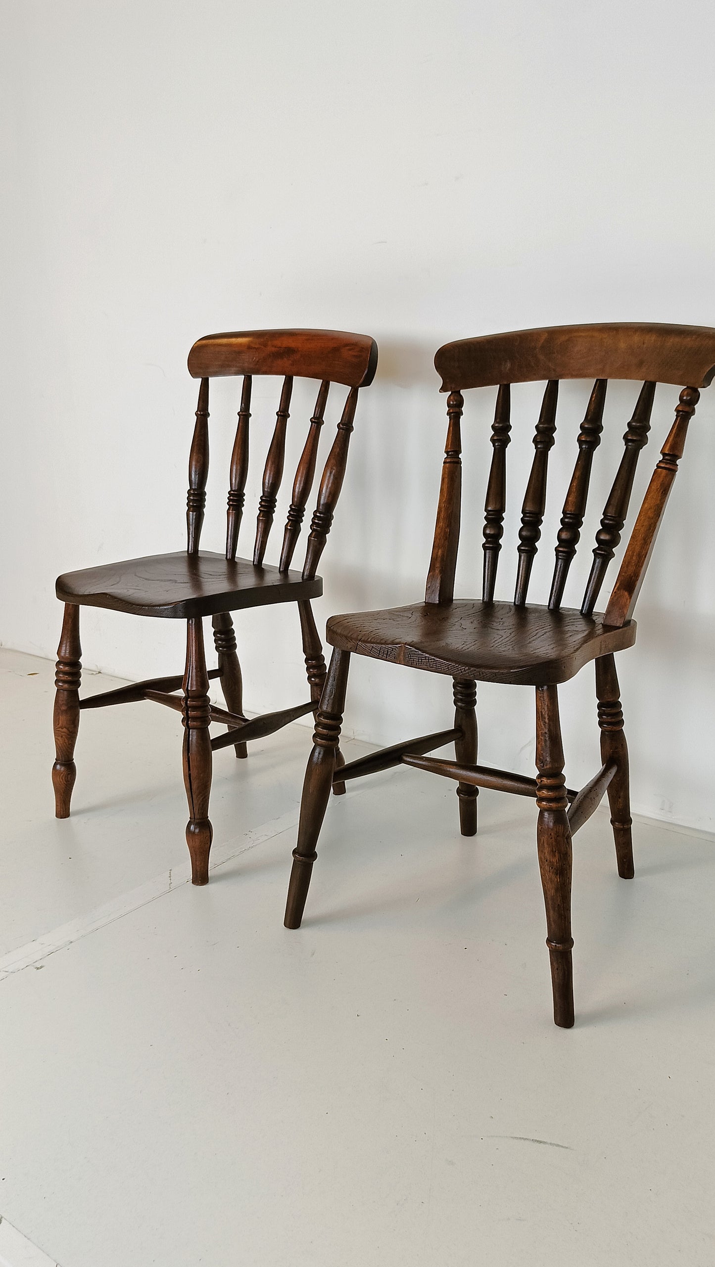 Beautiful Classic Snawdon Chair Set