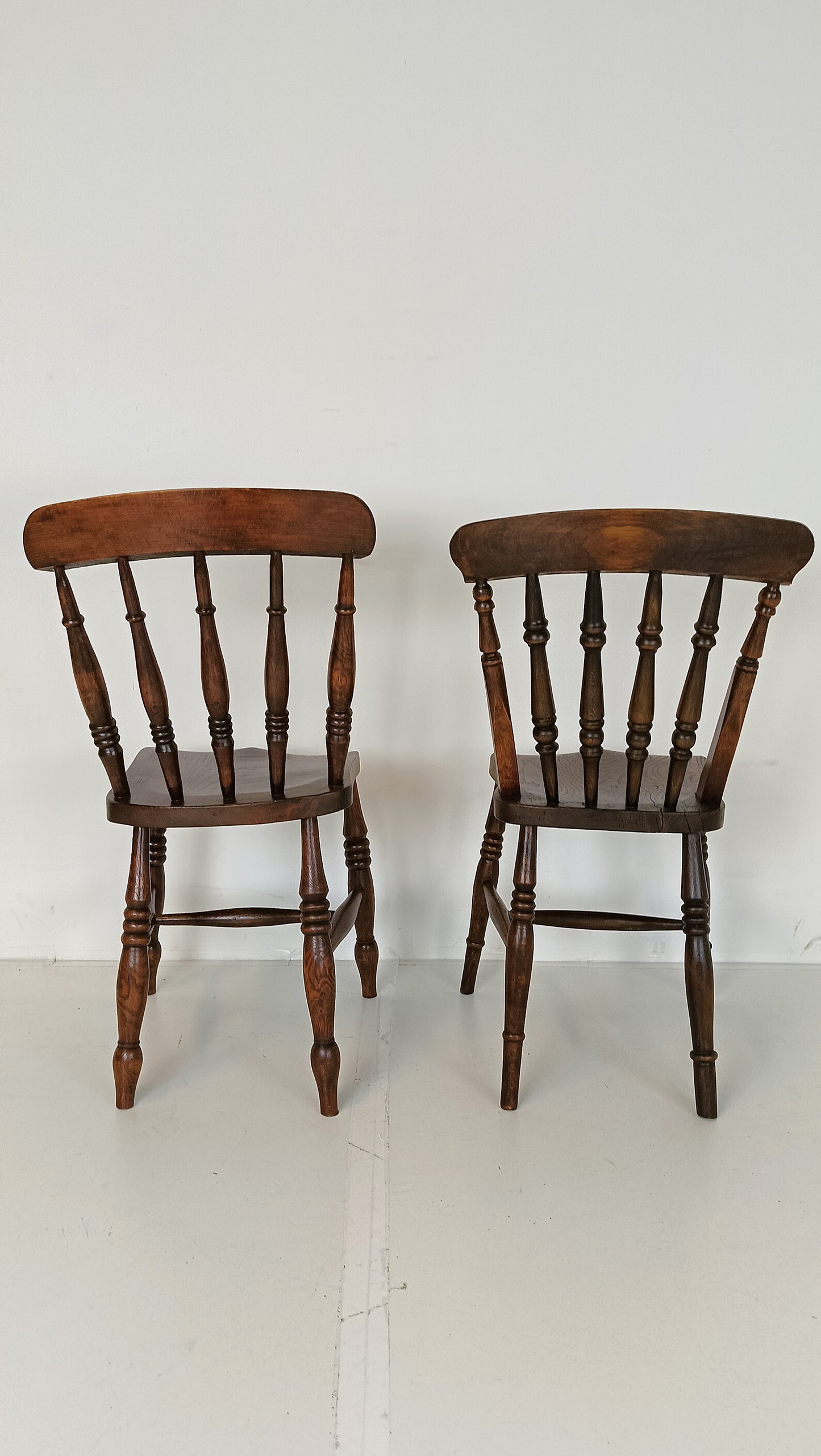 Beautiful Classic Snawdon Chair Set