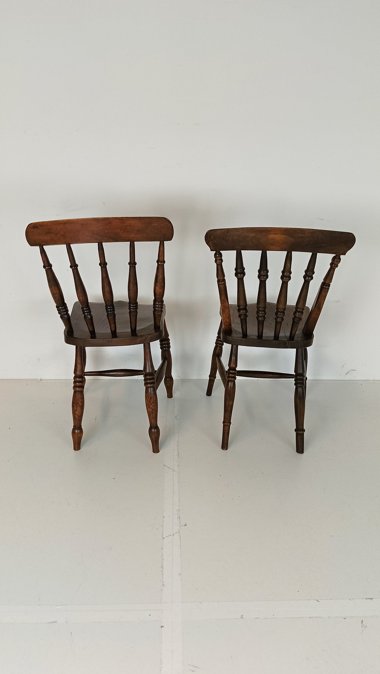 Beautiful Classic Snawdon Chair Set