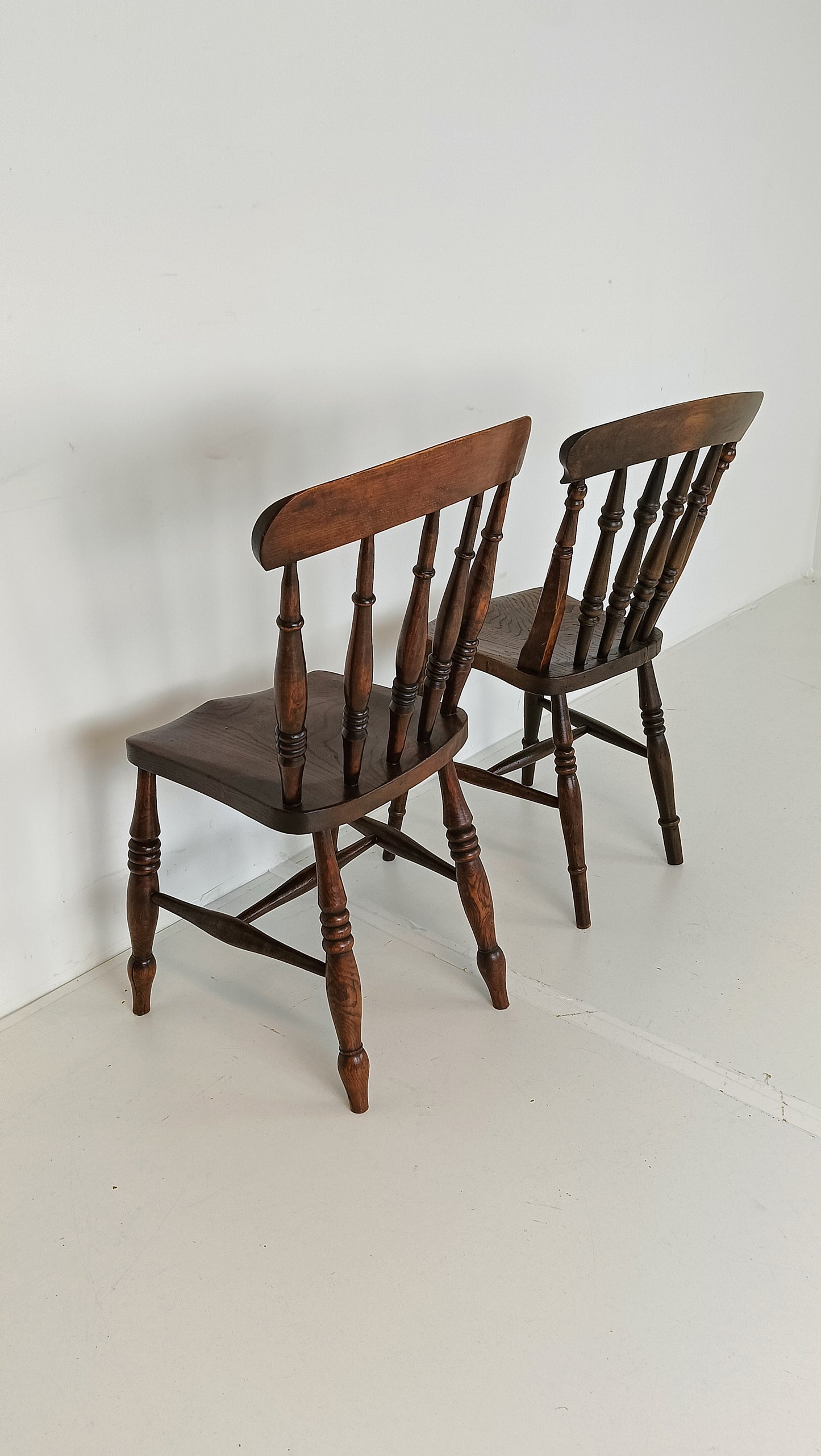 Beautiful Classic Snawdon Chair Set