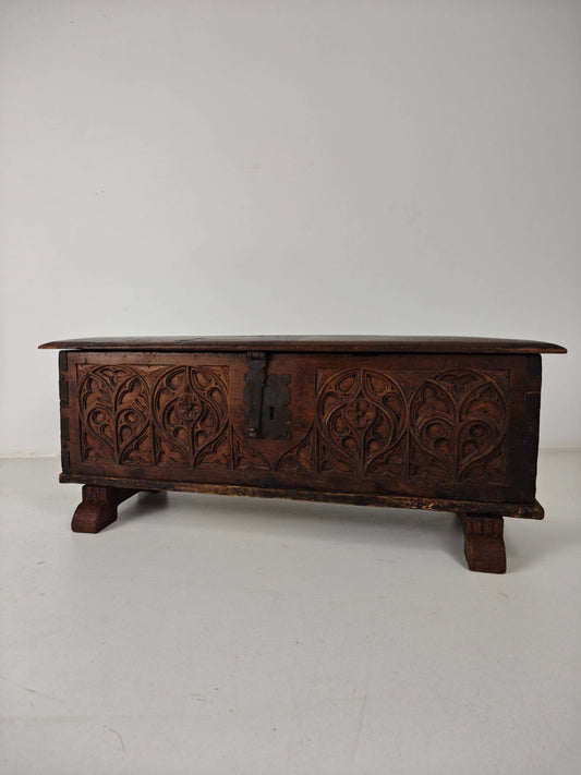 Gothic Spanish Chest – 16th late/17th early Century Gothic Spanish Chest – 16th late/17th early Century