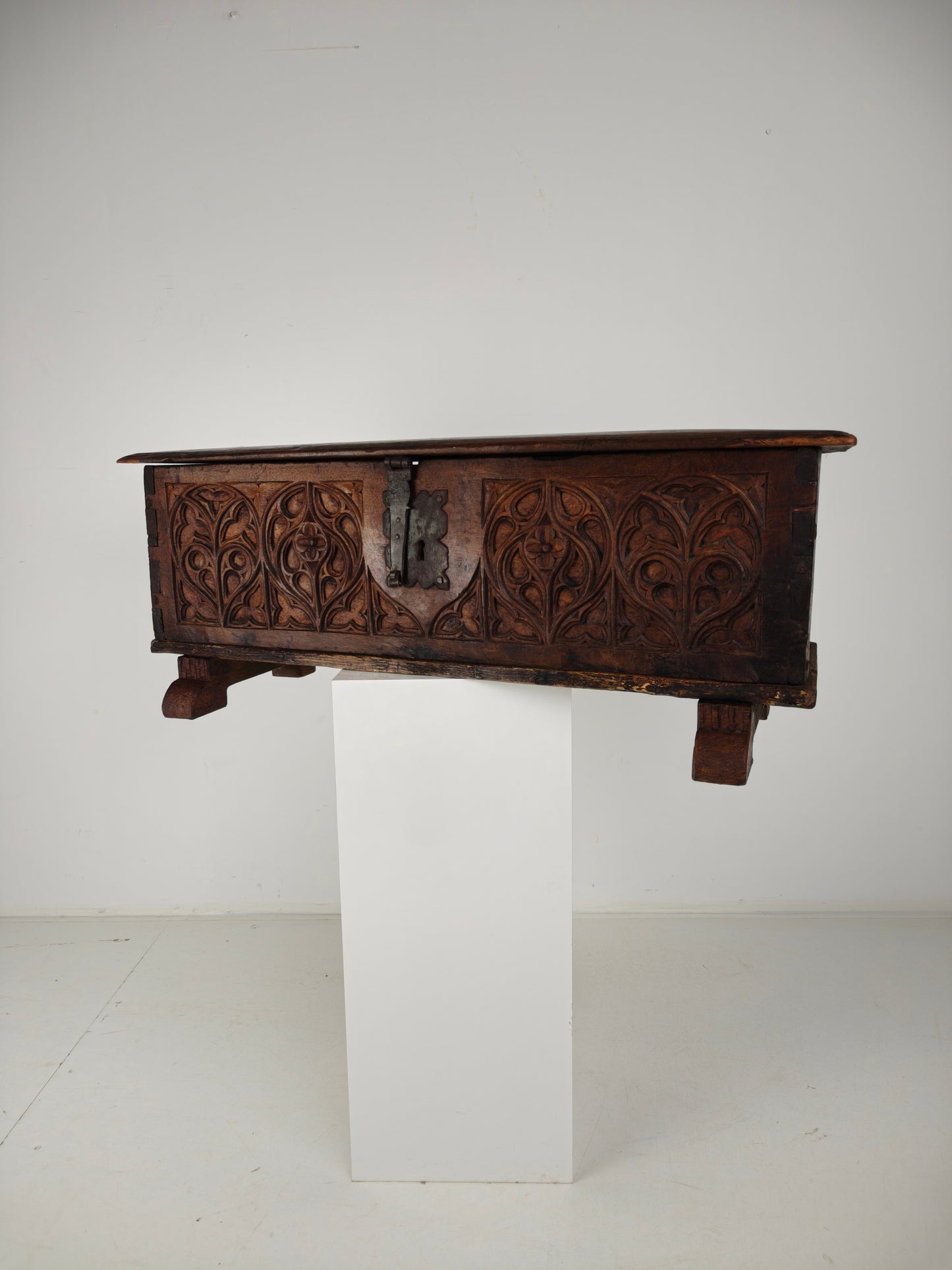 Gothic Spanish Chest – 16th late/17th early Century