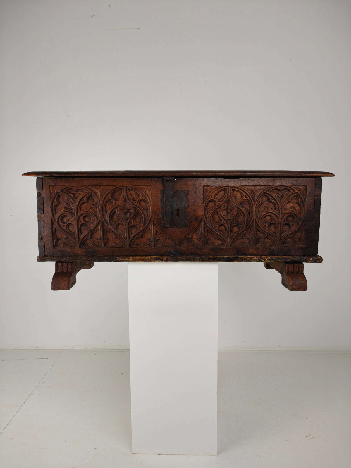 Gothic Spanish Chest – 16th late/17th early Century Gothic Spanish Chest – 16th late/17th early Century