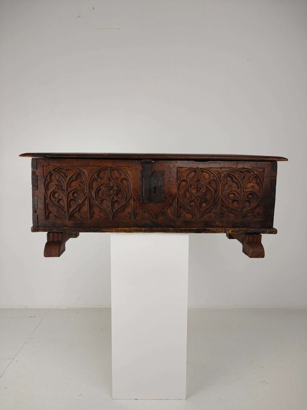 Gothic Spanish Chest – 16th late/17th early Century Gothic Spanish Chest – 16th late/17th early Century