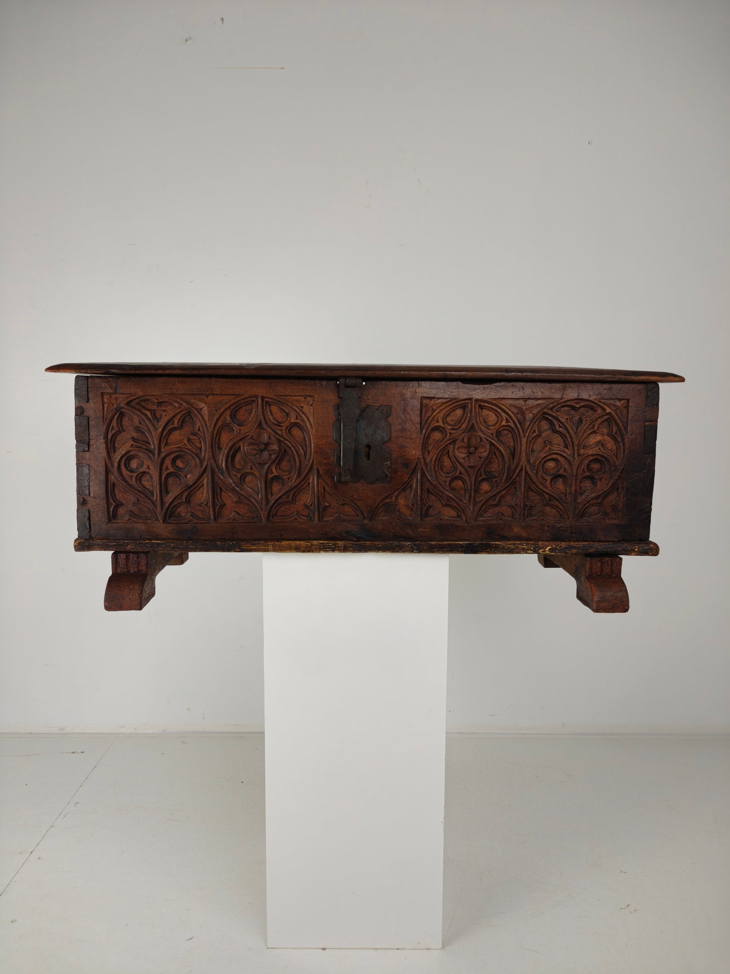 Gothic Spanish Chest – 16th late/17th early Century
