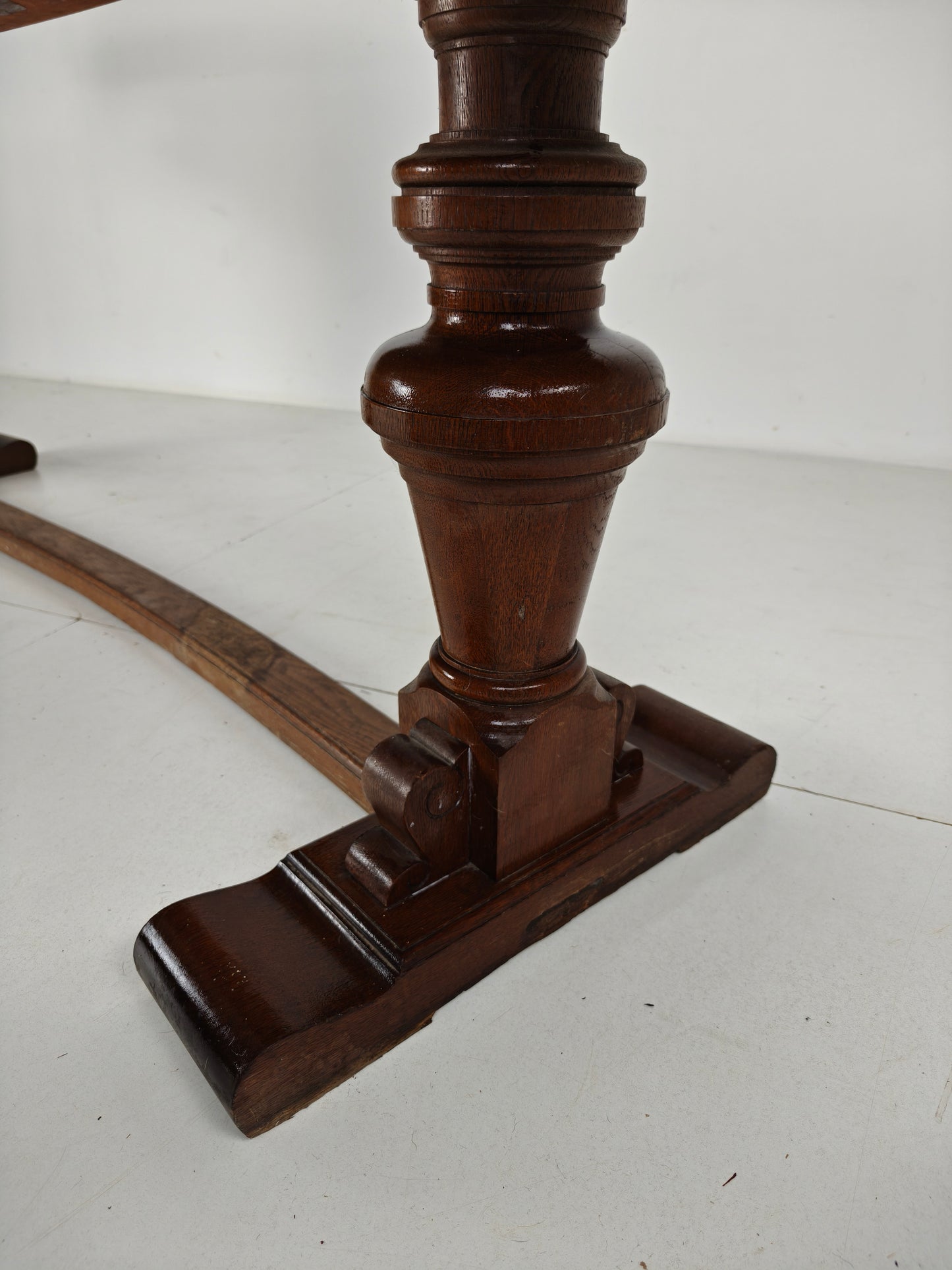 Oak Museum Display Cabinet (1940s–50s) – Horizontal Curved Model