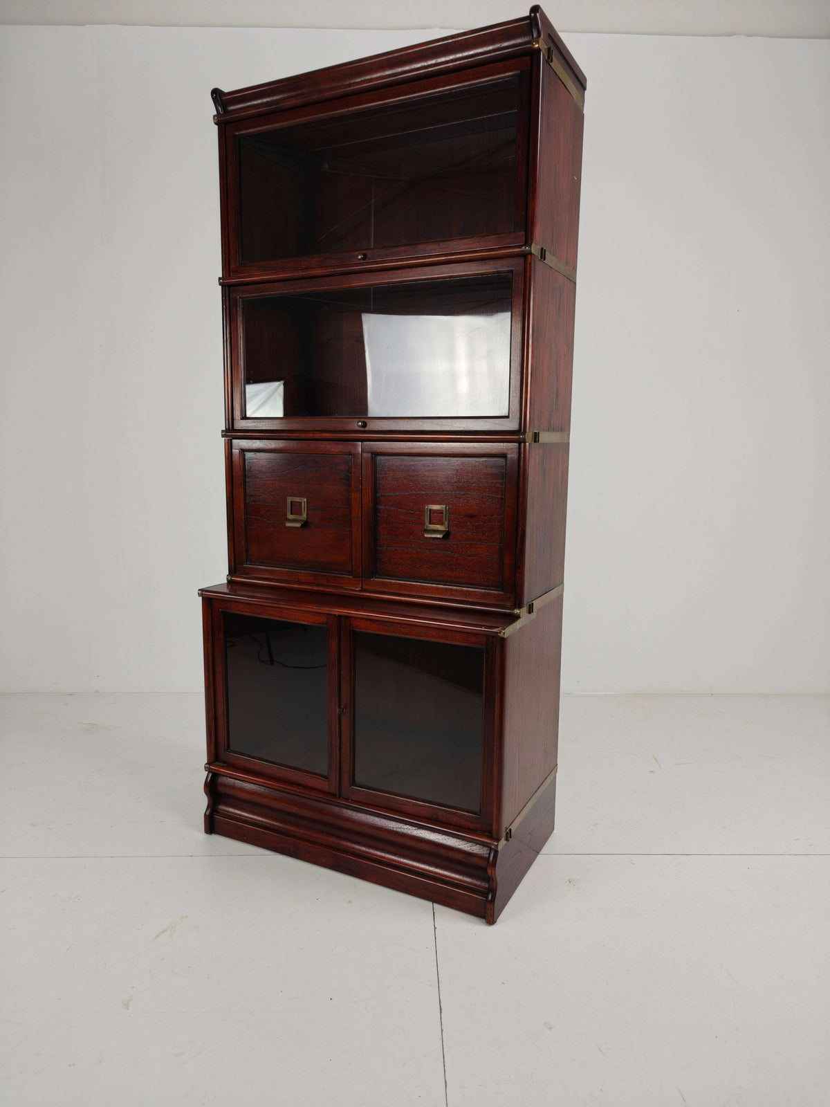 English Mahogany Bookcase – Globe Style – Modular – Late 20th Century English Mahogany Bookcase – Globe Style – Modular – Late 20th Century