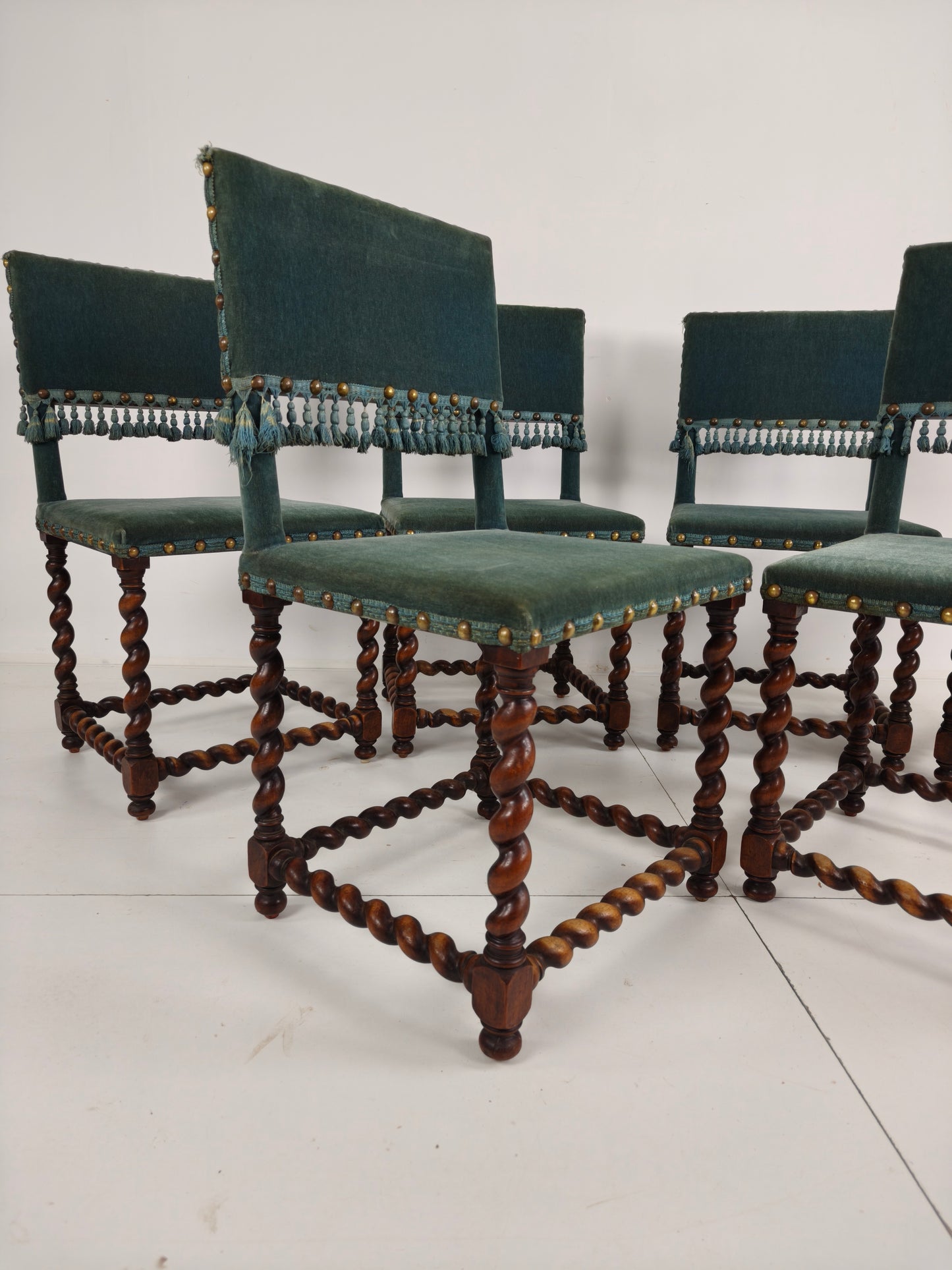 18th-Century Chairs – Twisted Legs – Blue Upholstery