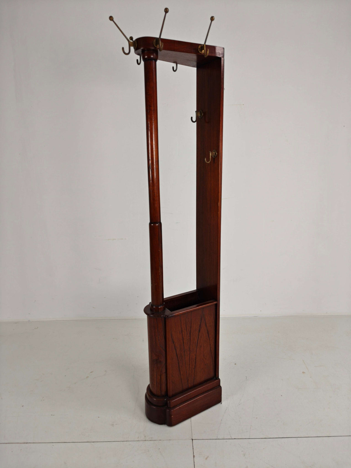 Elegant English Mahogany Coat Rack with Umbrella Stand – Art Deco Style Elegant English Mahogany Coat Rack with Umbrella Stand – Art Deco Style