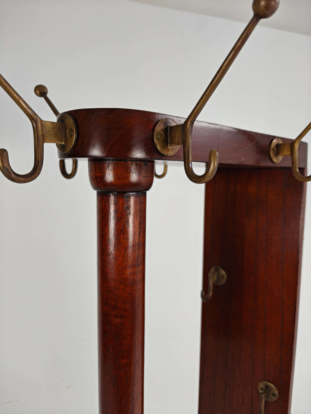 Elegant English Mahogany Coat Rack with Umbrella Stand – Art Deco Style Elegant English Mahogany Coat Rack with Umbrella Stand – Art Deco Style