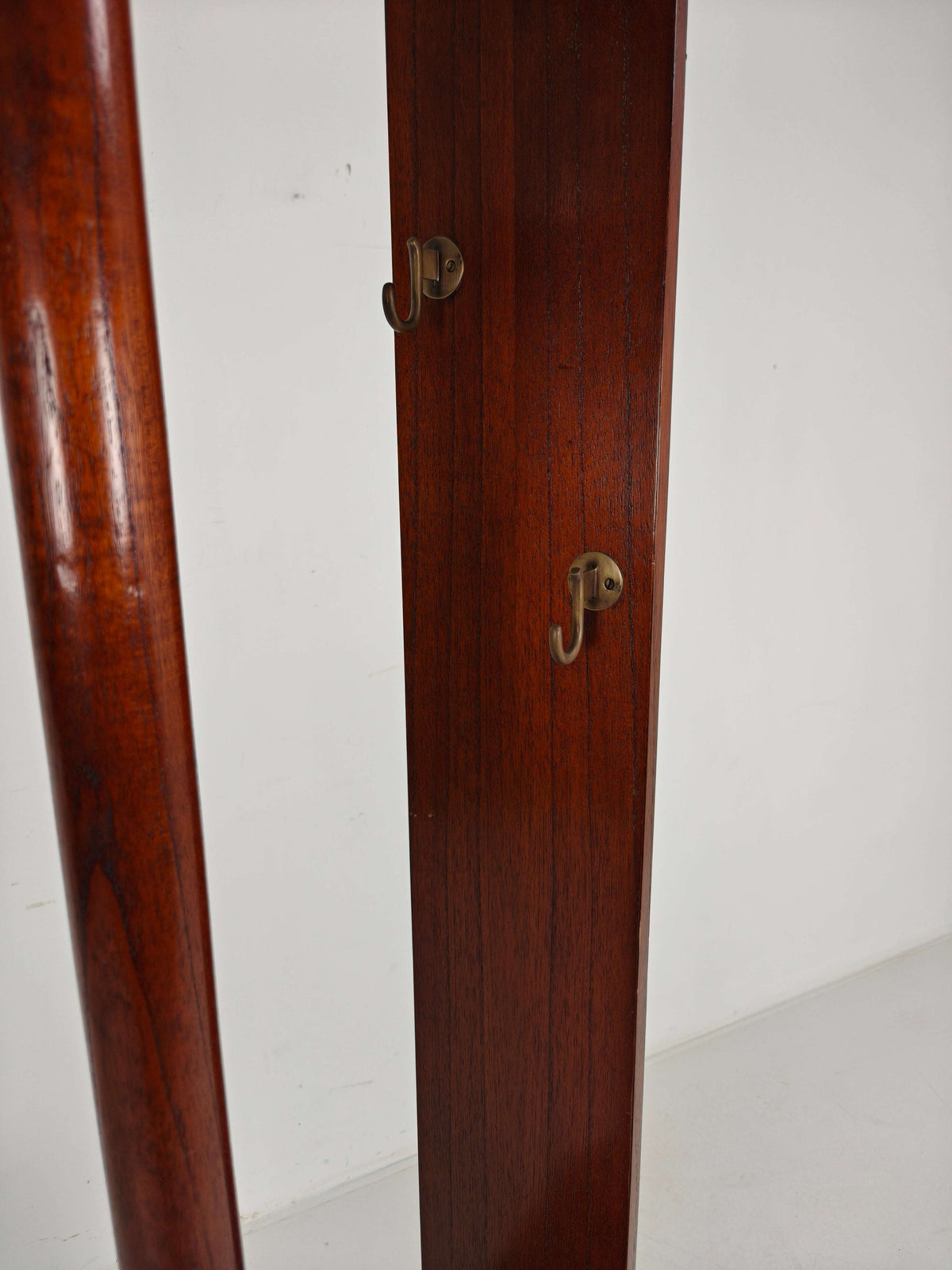 Elegant English Mahogany Coat Rack with Umbrella Stand – Art Deco Style Elegant English Mahogany Coat Rack with Umbrella Stand – Art Deco Style