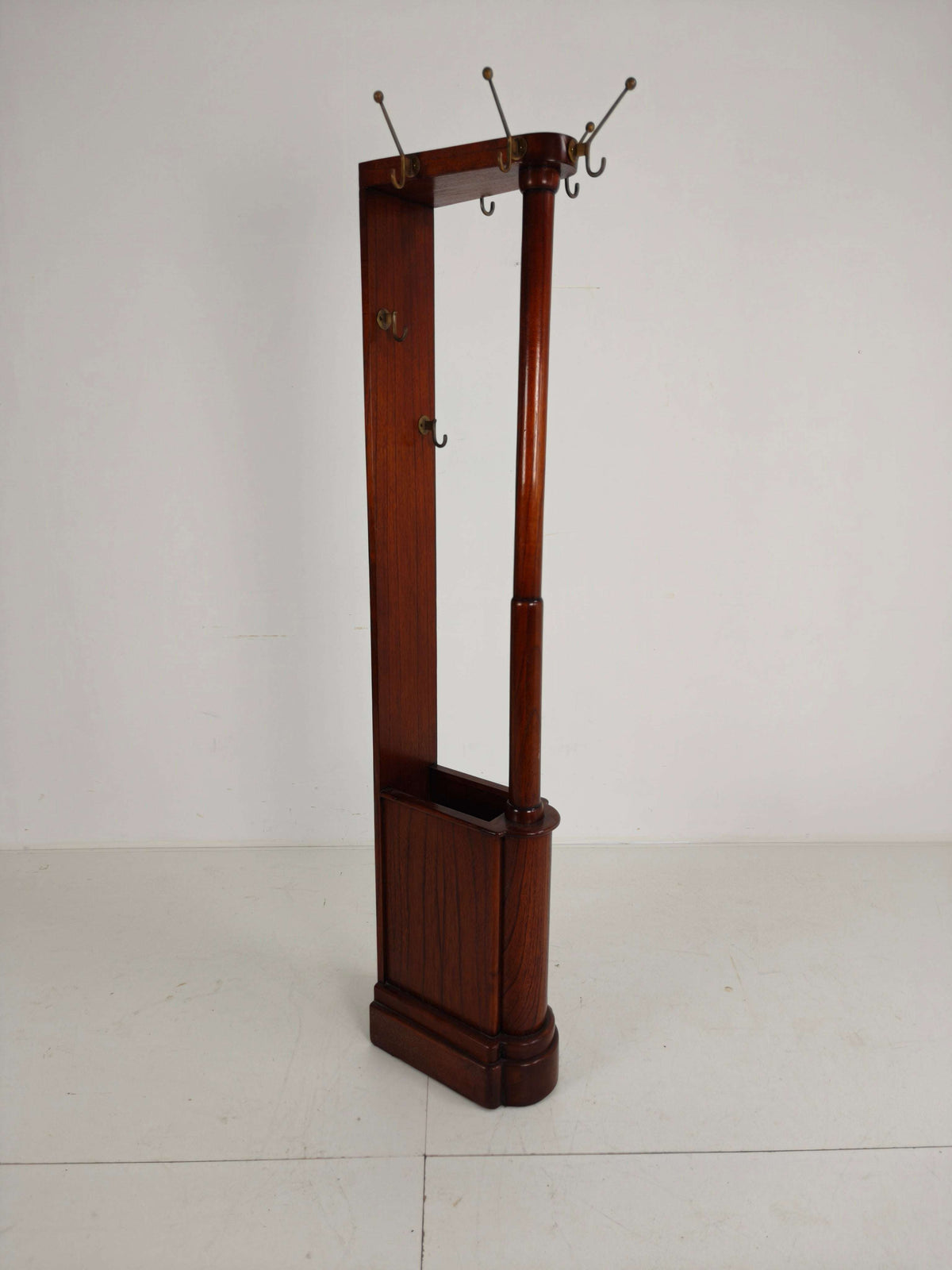 Elegant English Mahogany Coat Rack with Umbrella Stand – Art Deco Style Elegant English Mahogany Coat Rack with Umbrella Stand – Art Deco Style
