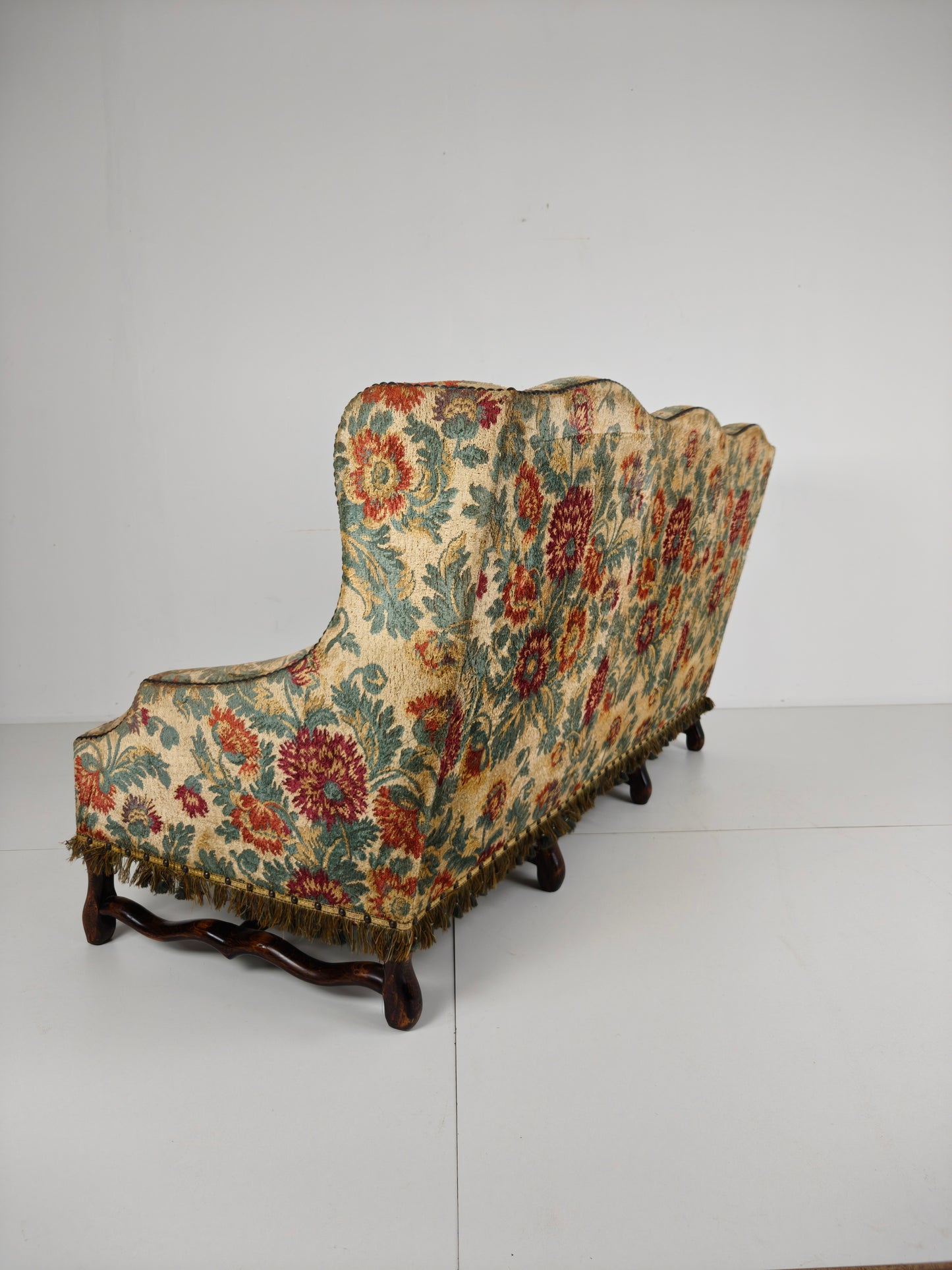 Os de Mouton Sofa in Tapestry – Country House Style, 19th Century (ca. 1820)