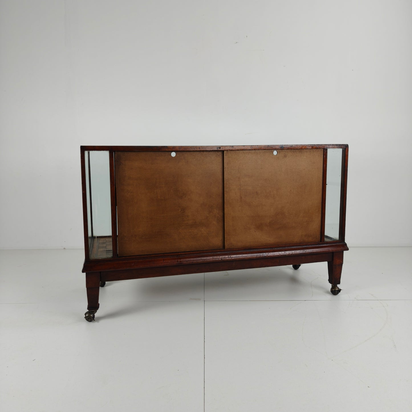 English Shop Display / Shop Counter (1910–1920)