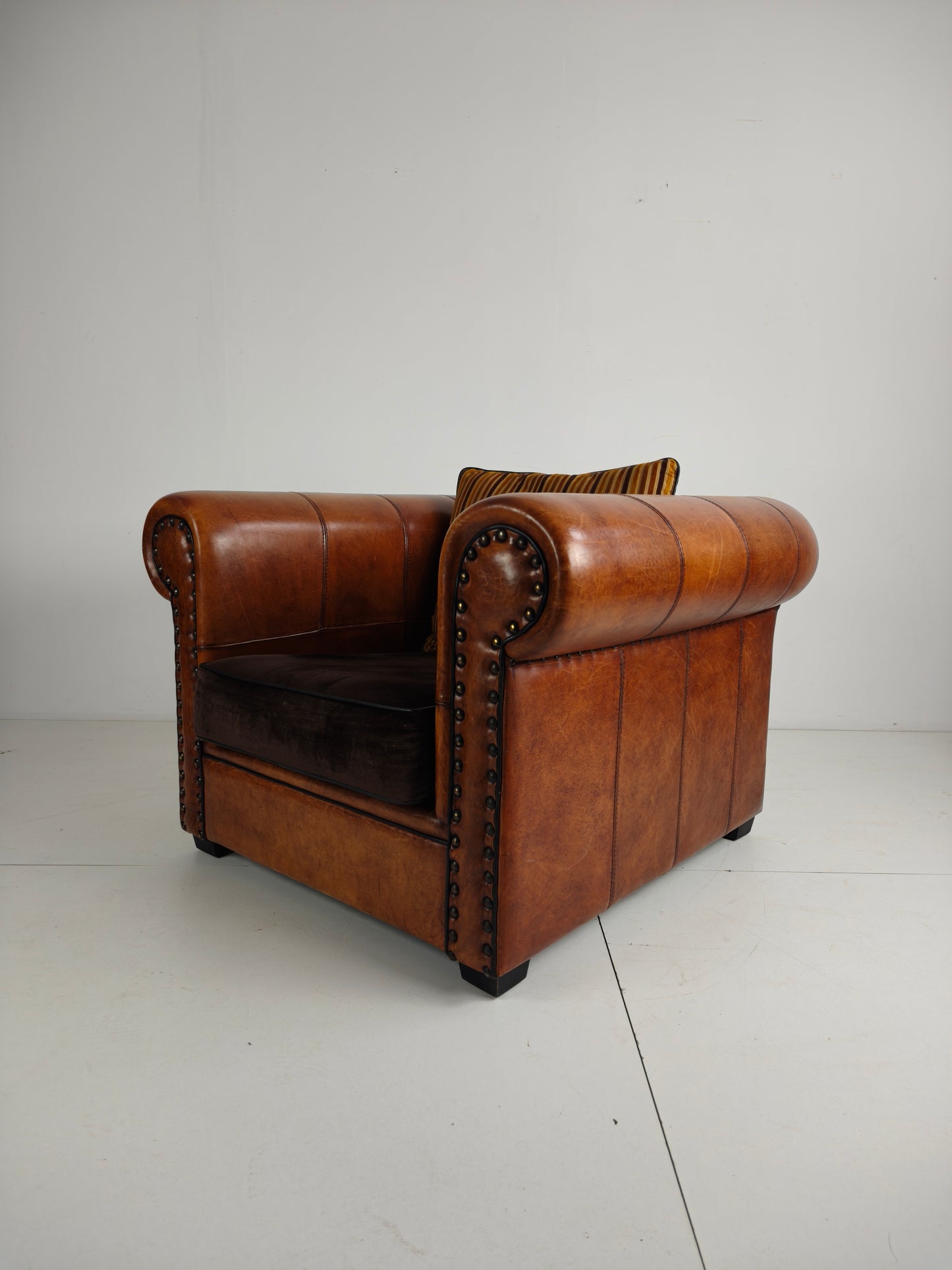 Luxury XL Lounge Armchair in Sheepskin – by Lounge Atelier