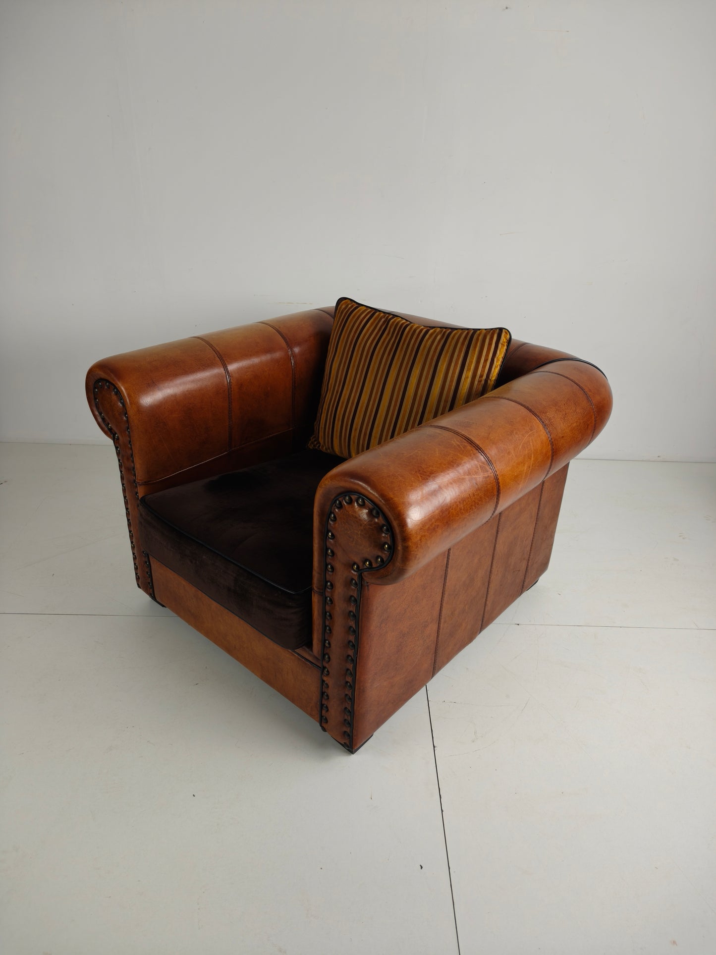 Luxury XL Lounge Armchair in Sheepskin – by Lounge Atelier