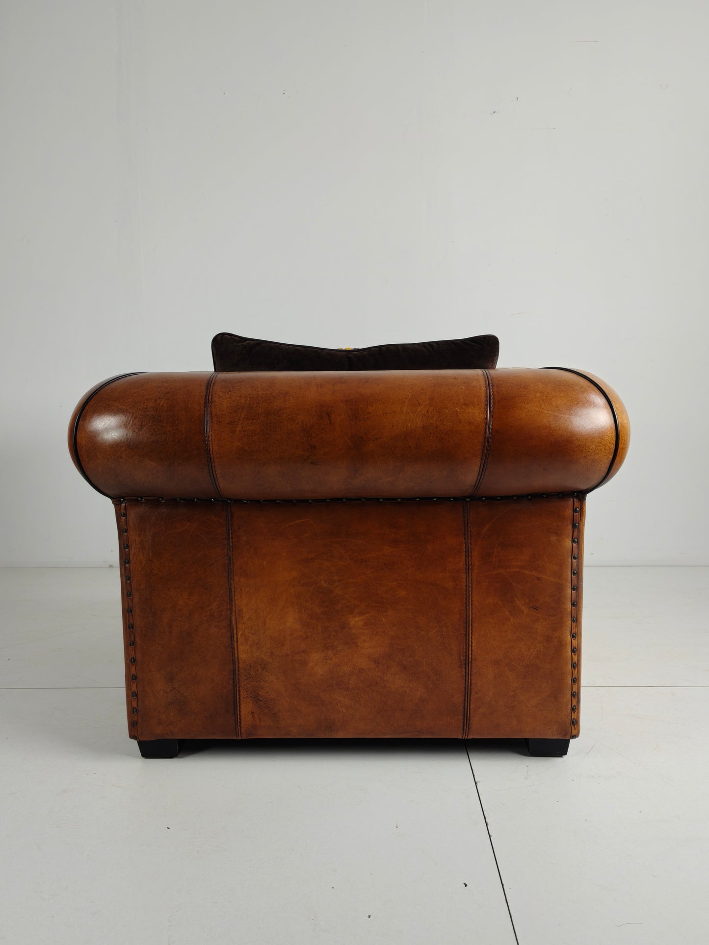 Luxury XL Lounge Armchair in Sheepskin – by Lounge Atelier