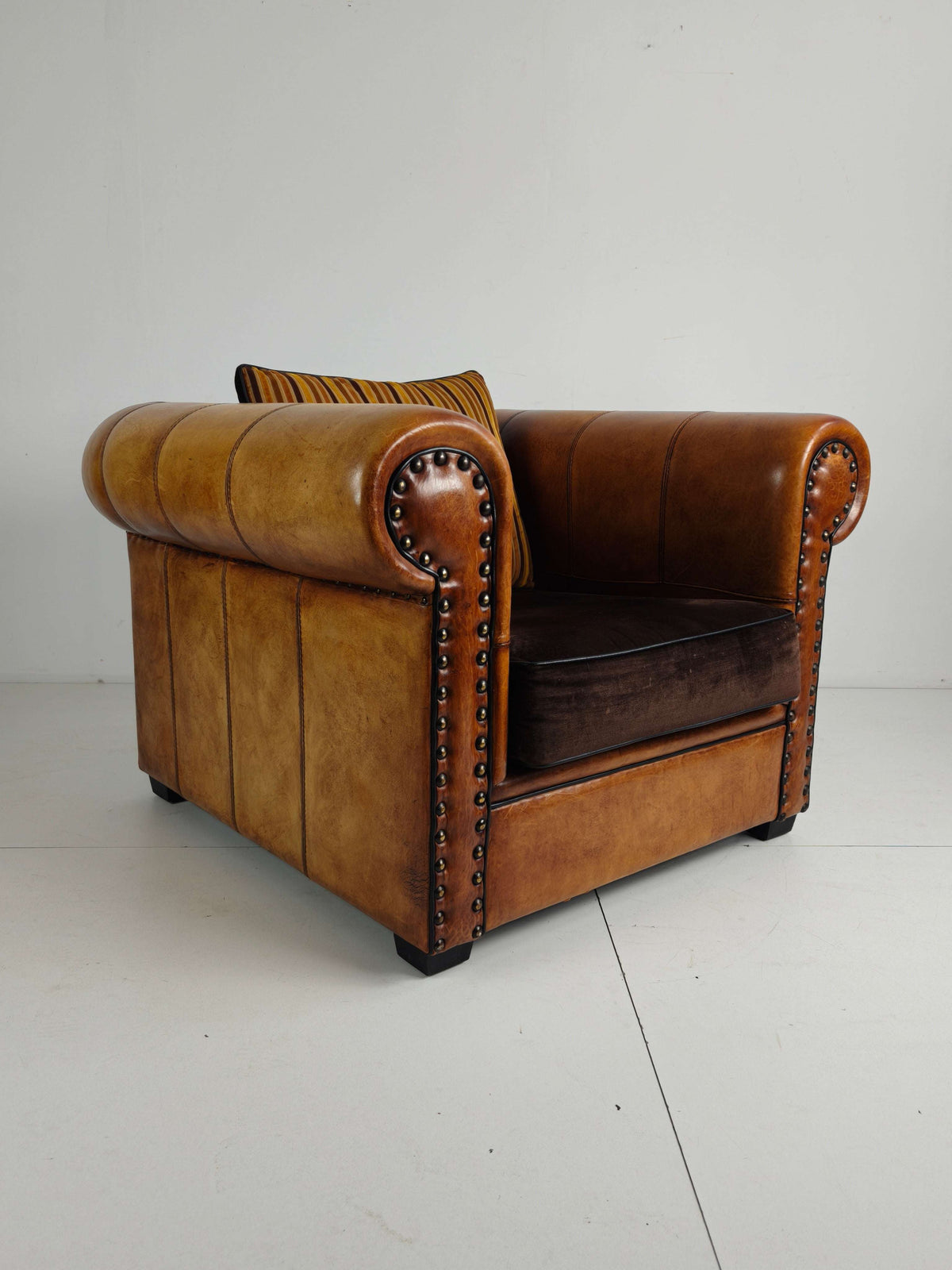 Luxury XL Lounge Armchair in Sheepskin – by Lounge Atelier Luxury XL Lounge Armchair in Sheepskin – by Lounge Atelier