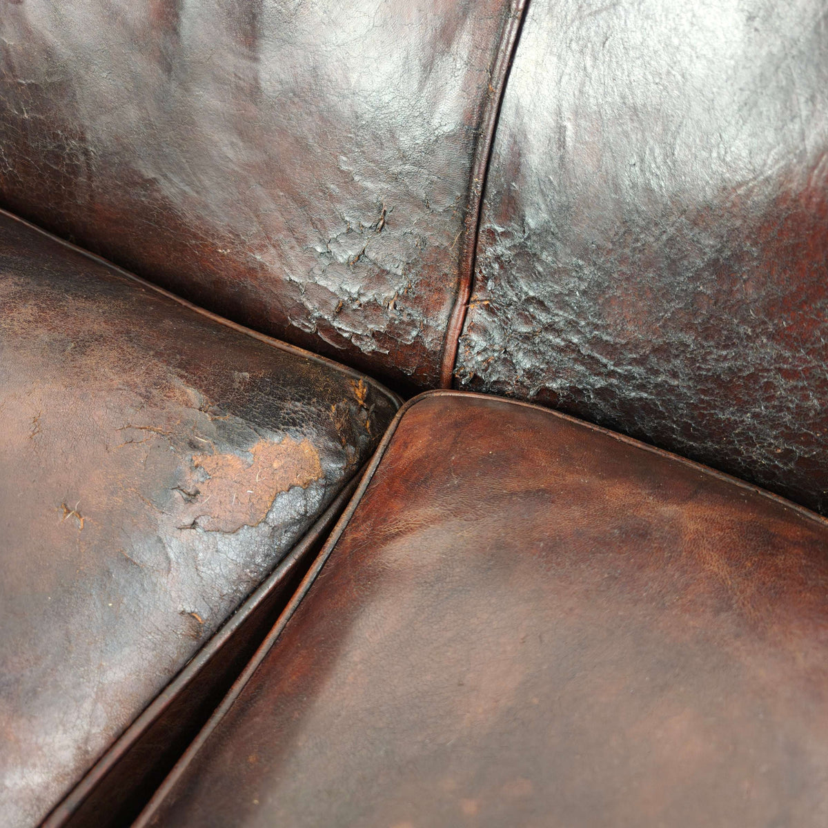 Early 20th Century Country House Camelback Club Sofa Early 20th Century Country House Camelback Club Sofa
