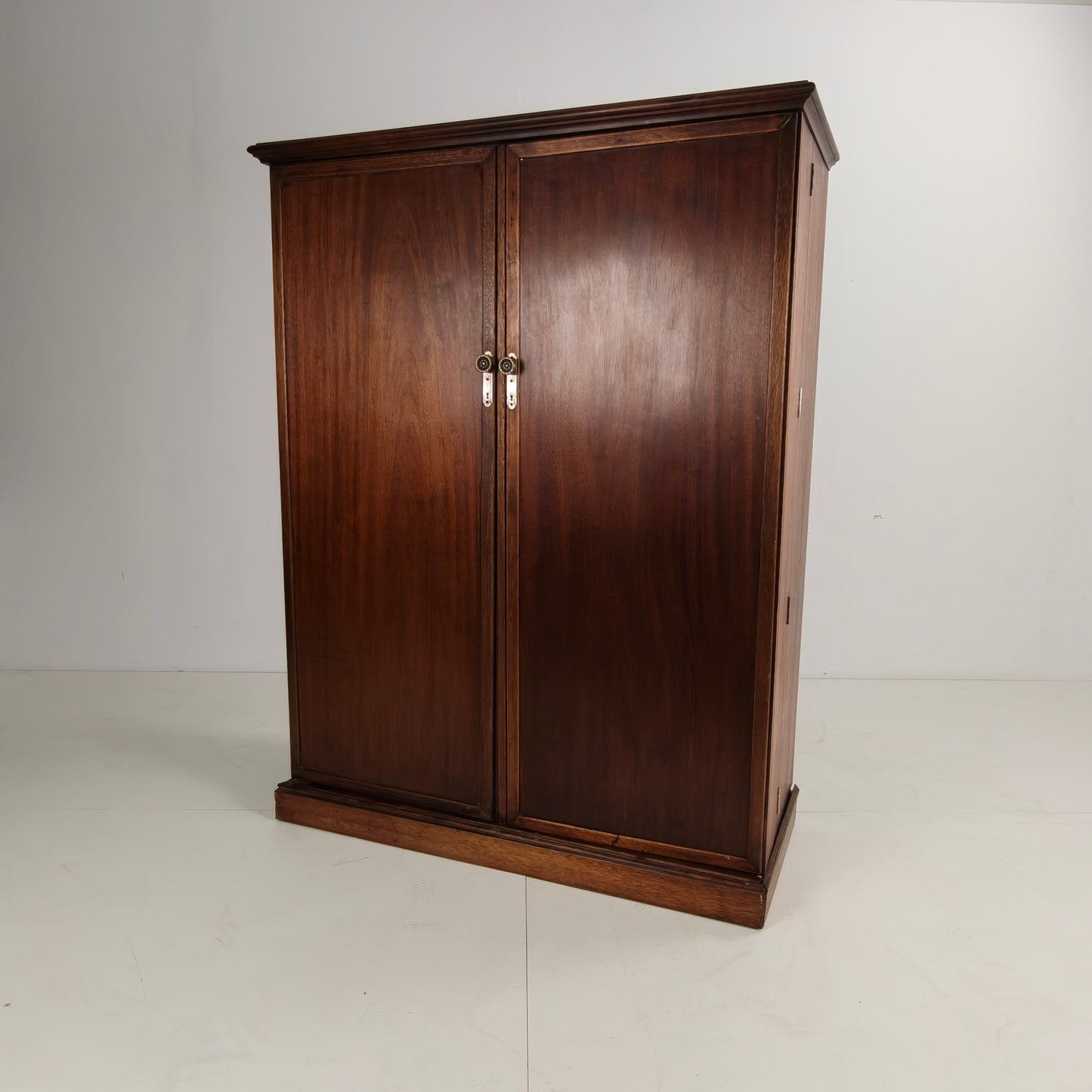 Art Deco Compacton Gentleman’s Wardrobe – 1920
